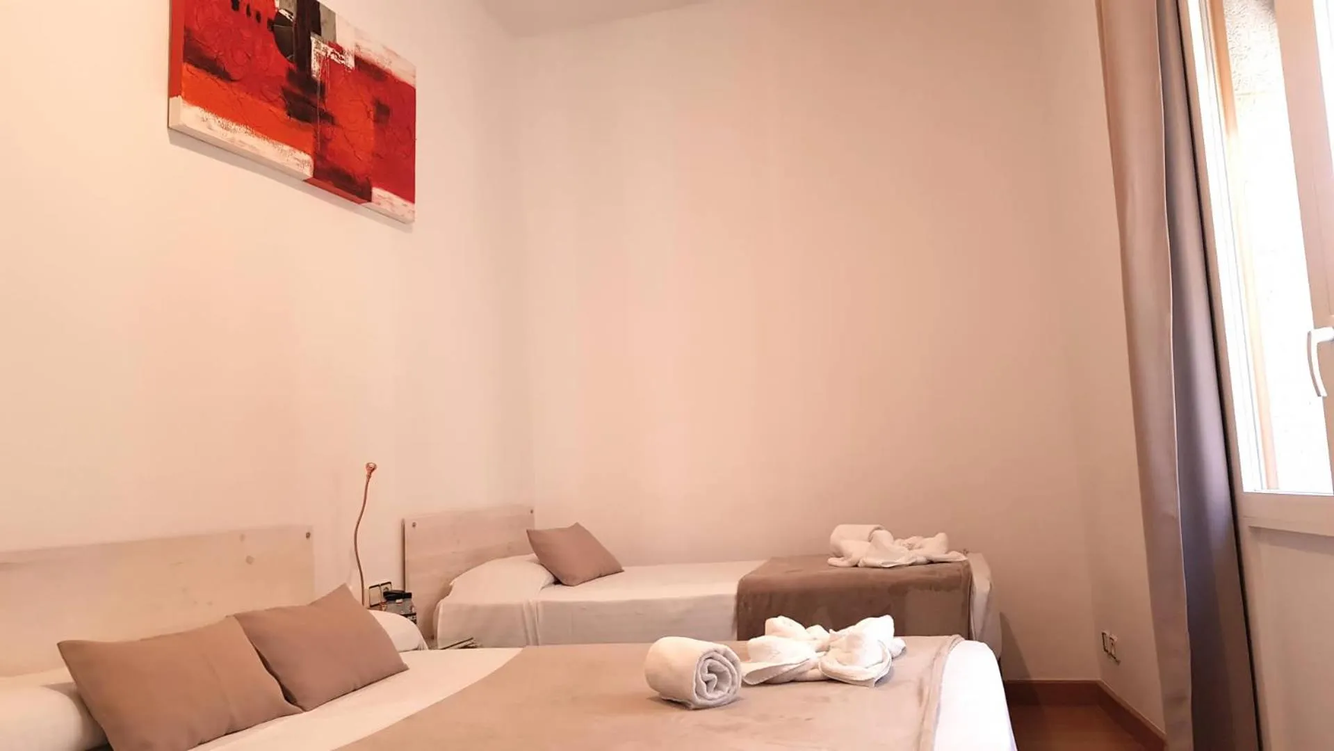 Text overlay in Hostal la Palmera