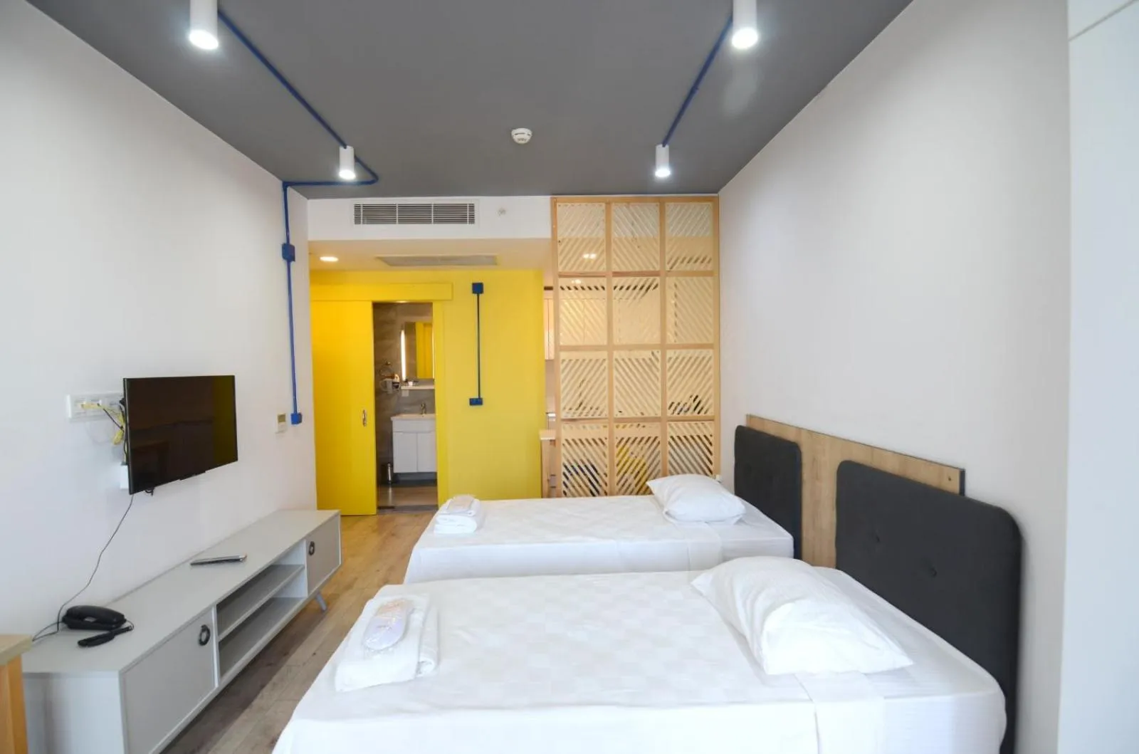 Photo of the whole room, Bed in Coordinat Suits