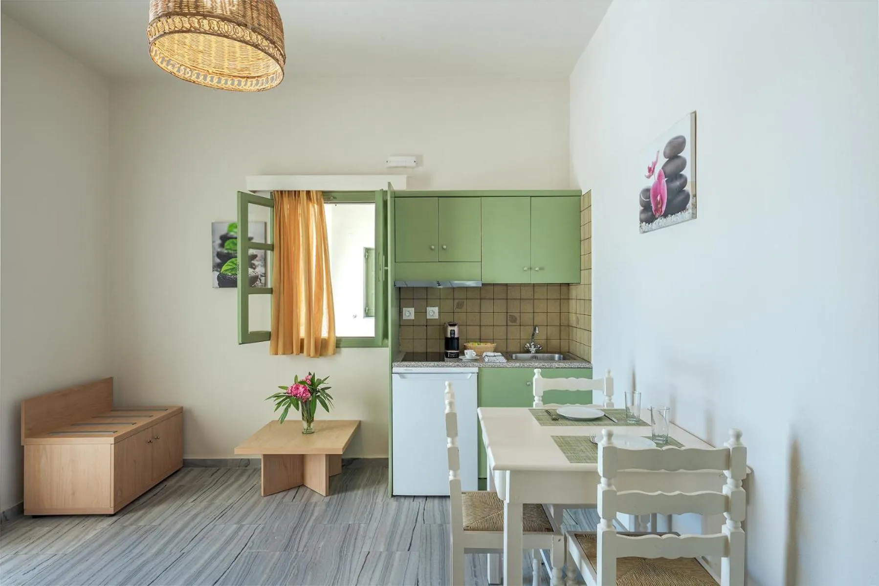 Kitchen or kitchenette in Ambeli Apartments