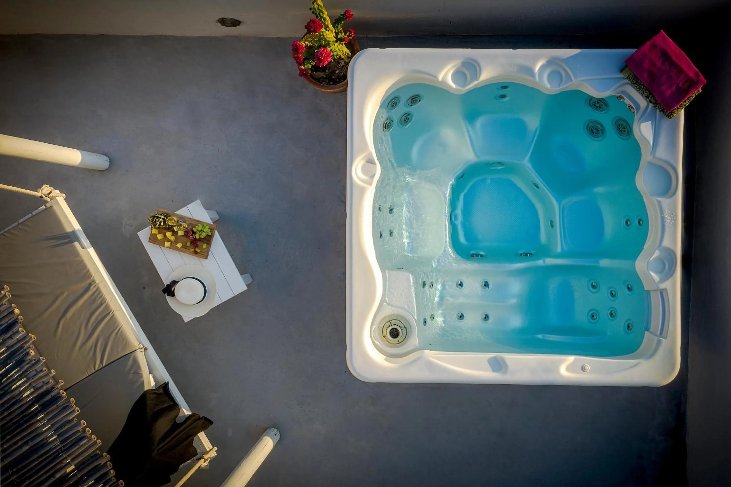 Hot Tub in Ambeli Apartments