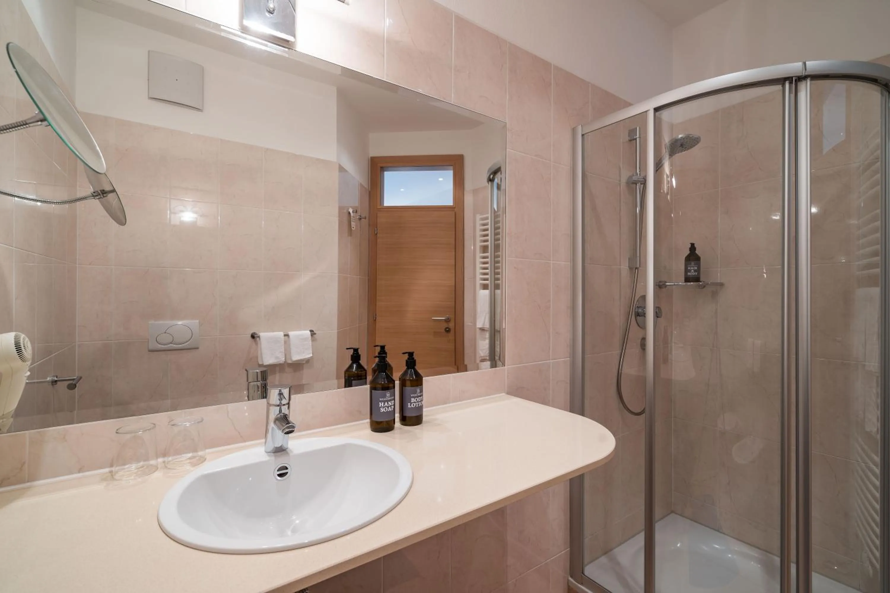 Shower in Hotel Wessobrunn