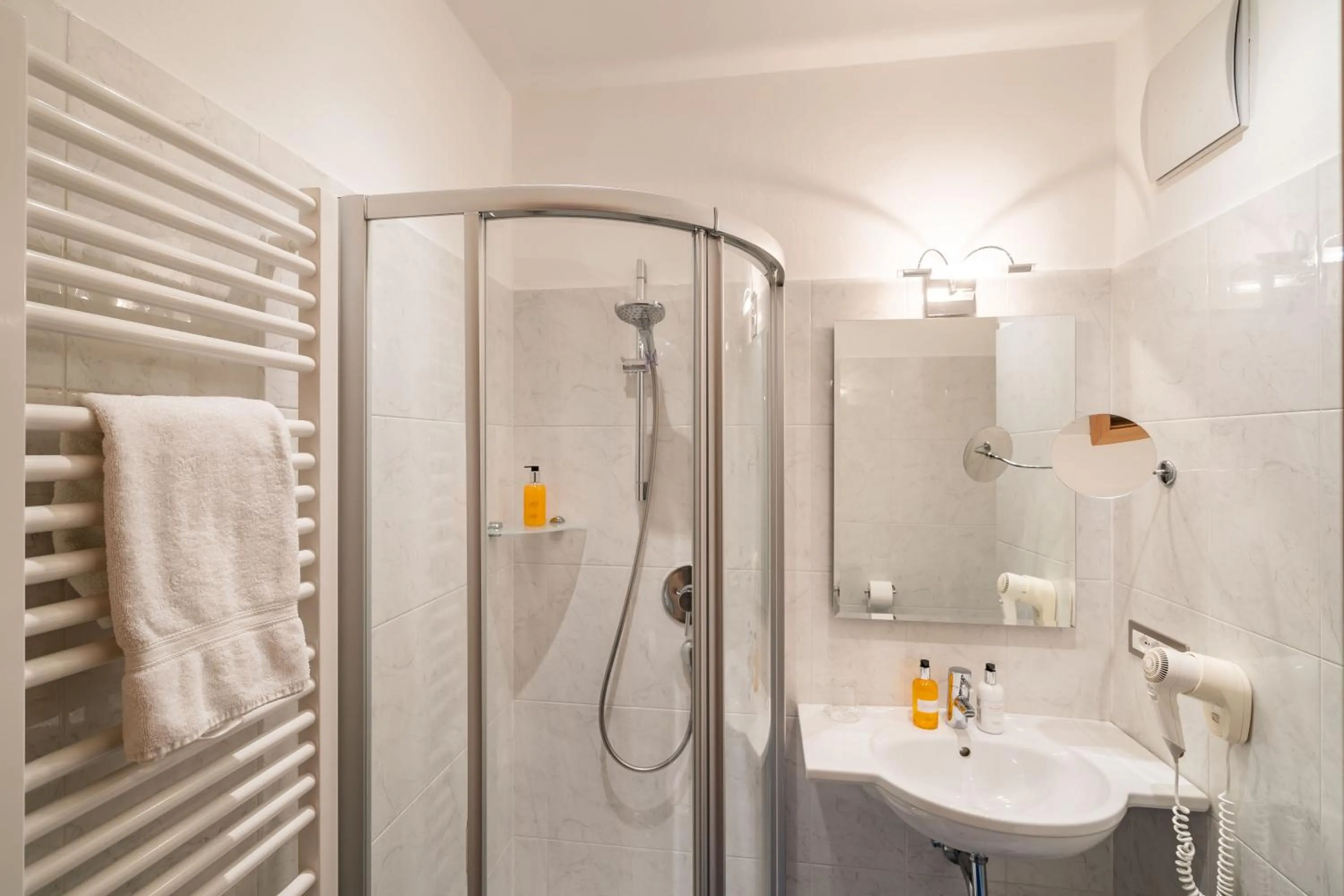 Shower in Hotel Wessobrunn