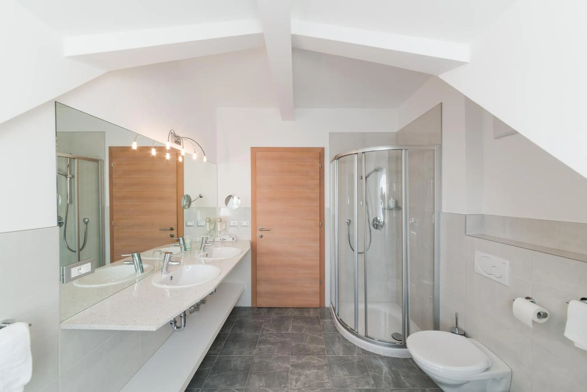 Shower in Hotel Wessobrunn