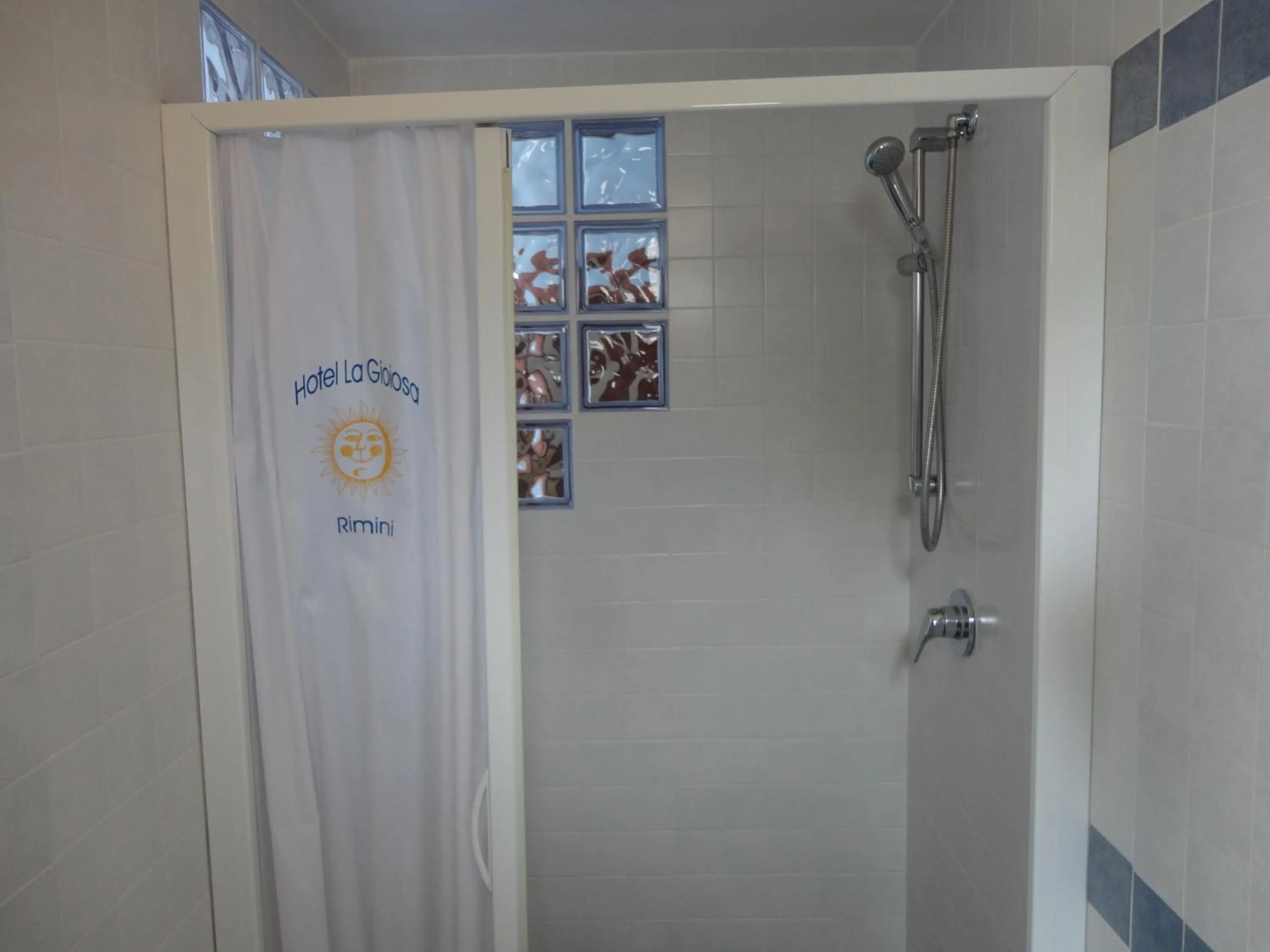 Shower in Hotel La Gioiosa