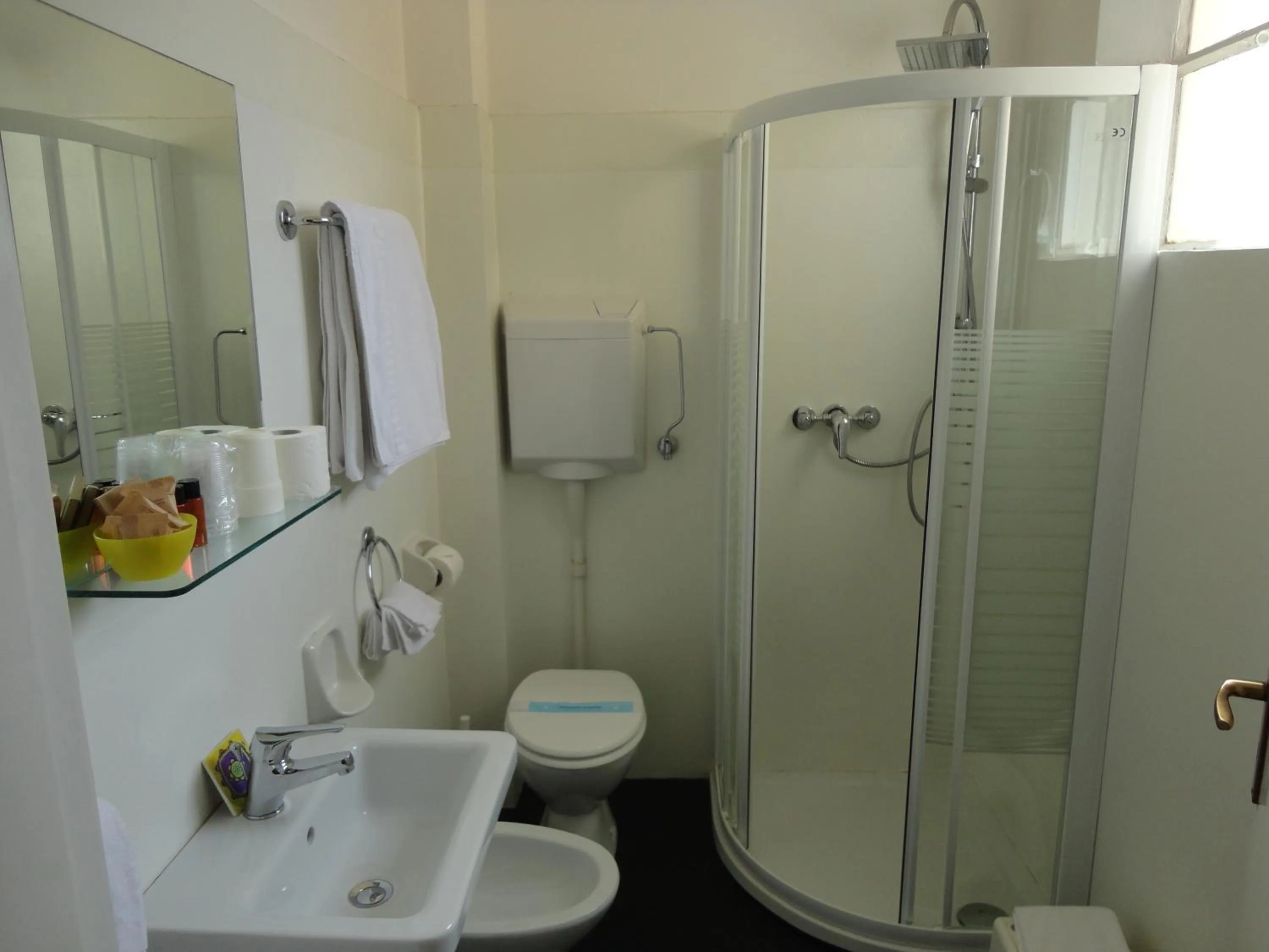 Shower in Hotel La Gioiosa