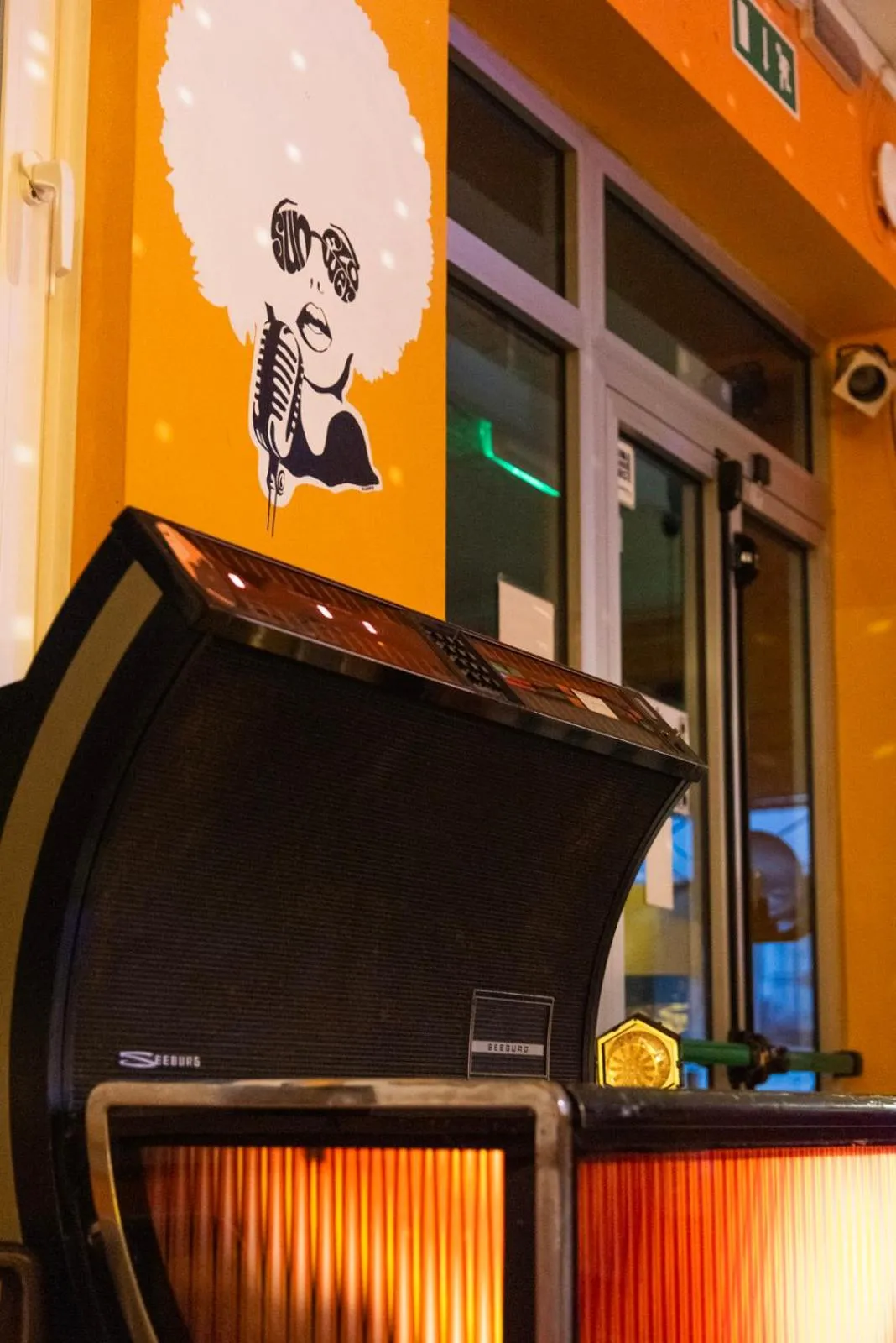 Sunflower Beach Backpacker Hostel & Bar