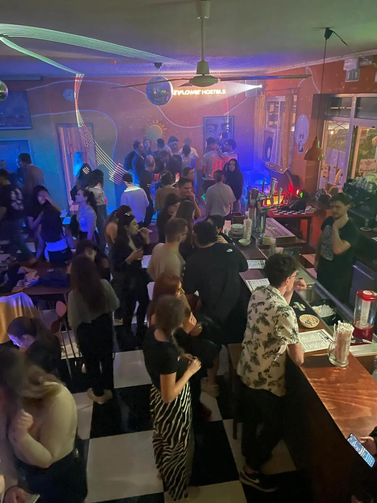 Property building in Sunflower Beach Backpacker Hostel & Bar