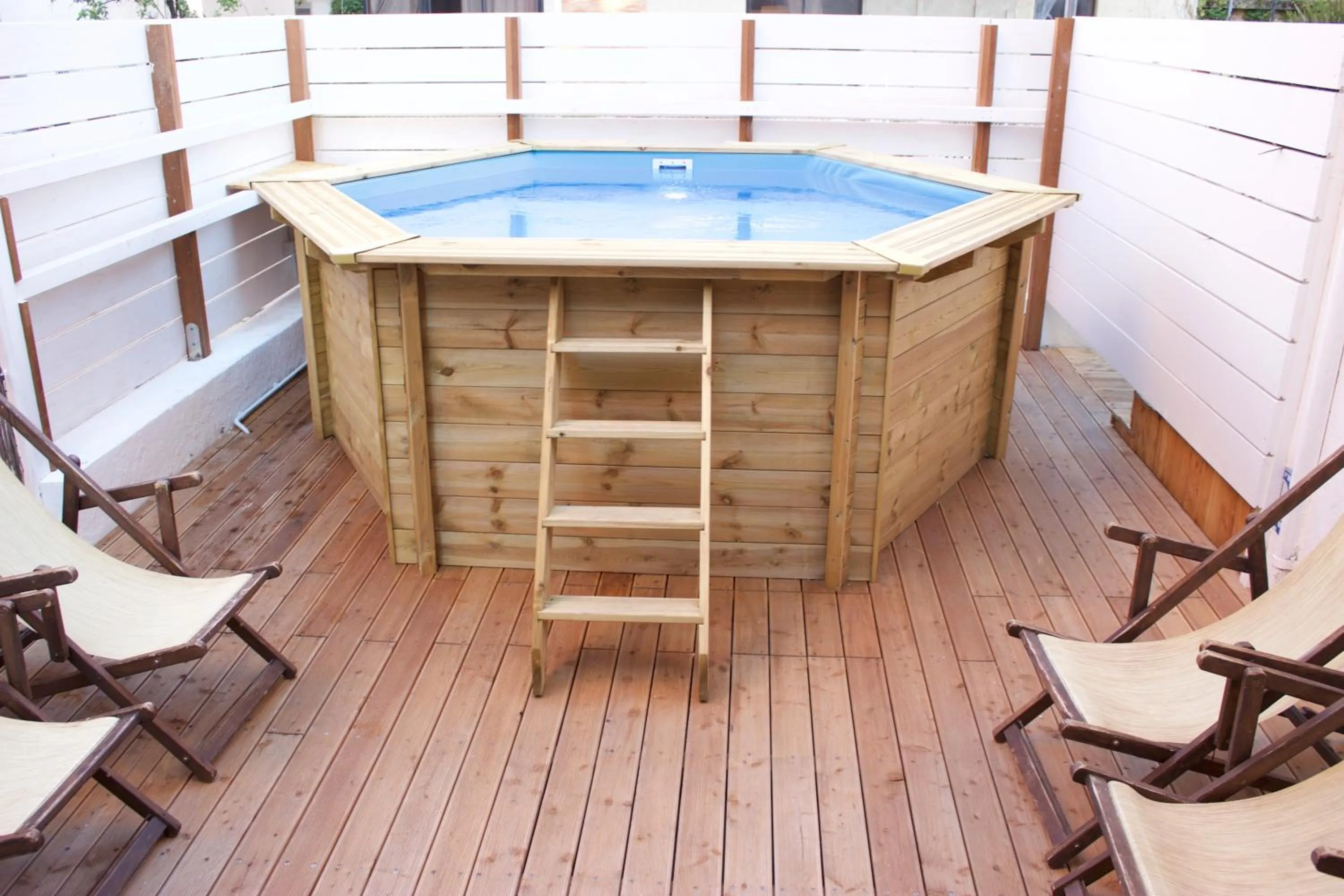 Garden in Sunflower Beach Backpacker Hostel & Bar