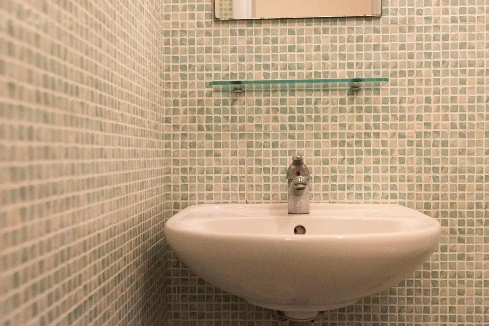 Sunflower Beach Backpacker Hostel & Bar