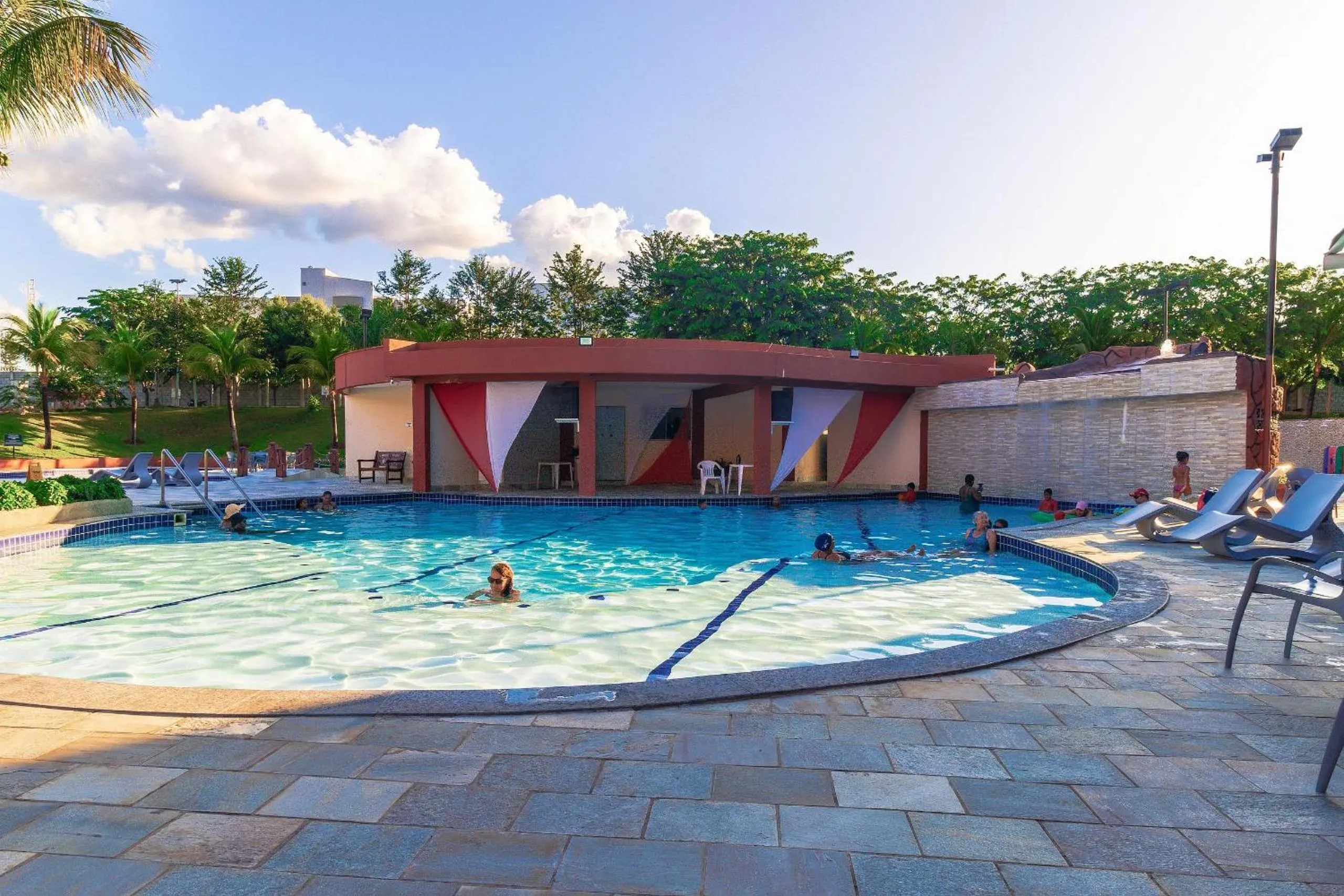 Swimming pool in PARQUE AQUÁTICO Lagoa Quente, à 50m, entrada + barata, apto particular