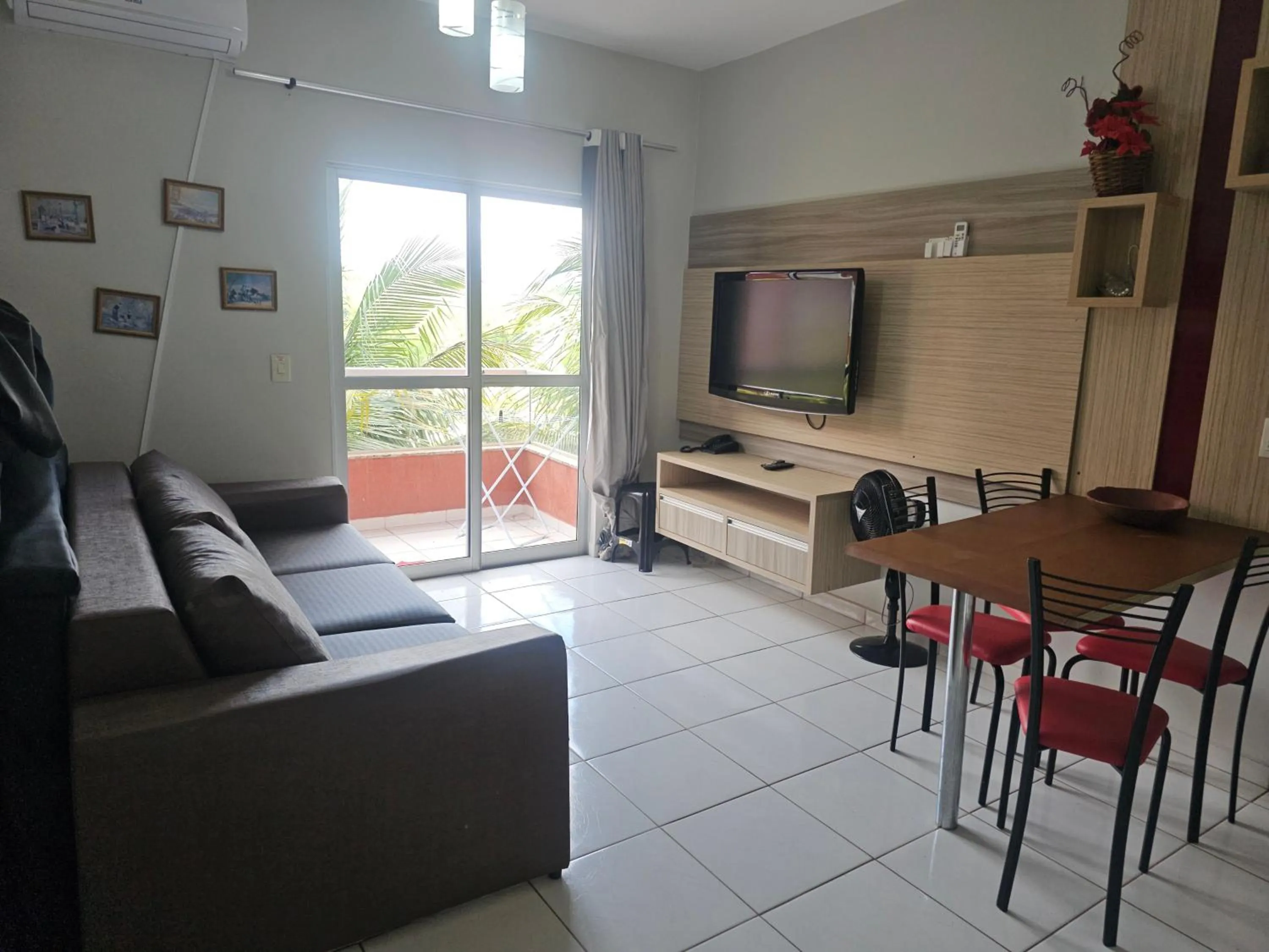 Living room in PARQUE AQUÁTICO Lagoa Quente, à 50m, entrada + barata, apto particular