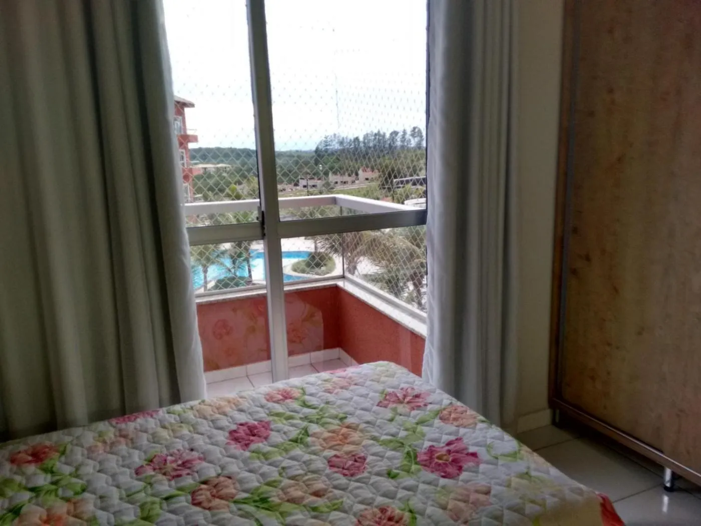 Swimming pool, Bed in PARQUE AQUÁTICO Lagoa Quente, à 50m, entrada + barata, apto particular