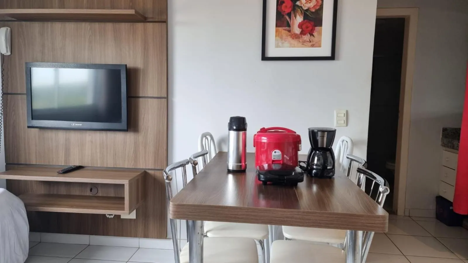 Coffee/tea facilities in PARQUE AQUÁTICO Lagoa Quente, à 50m, entrada + barata, apto particular