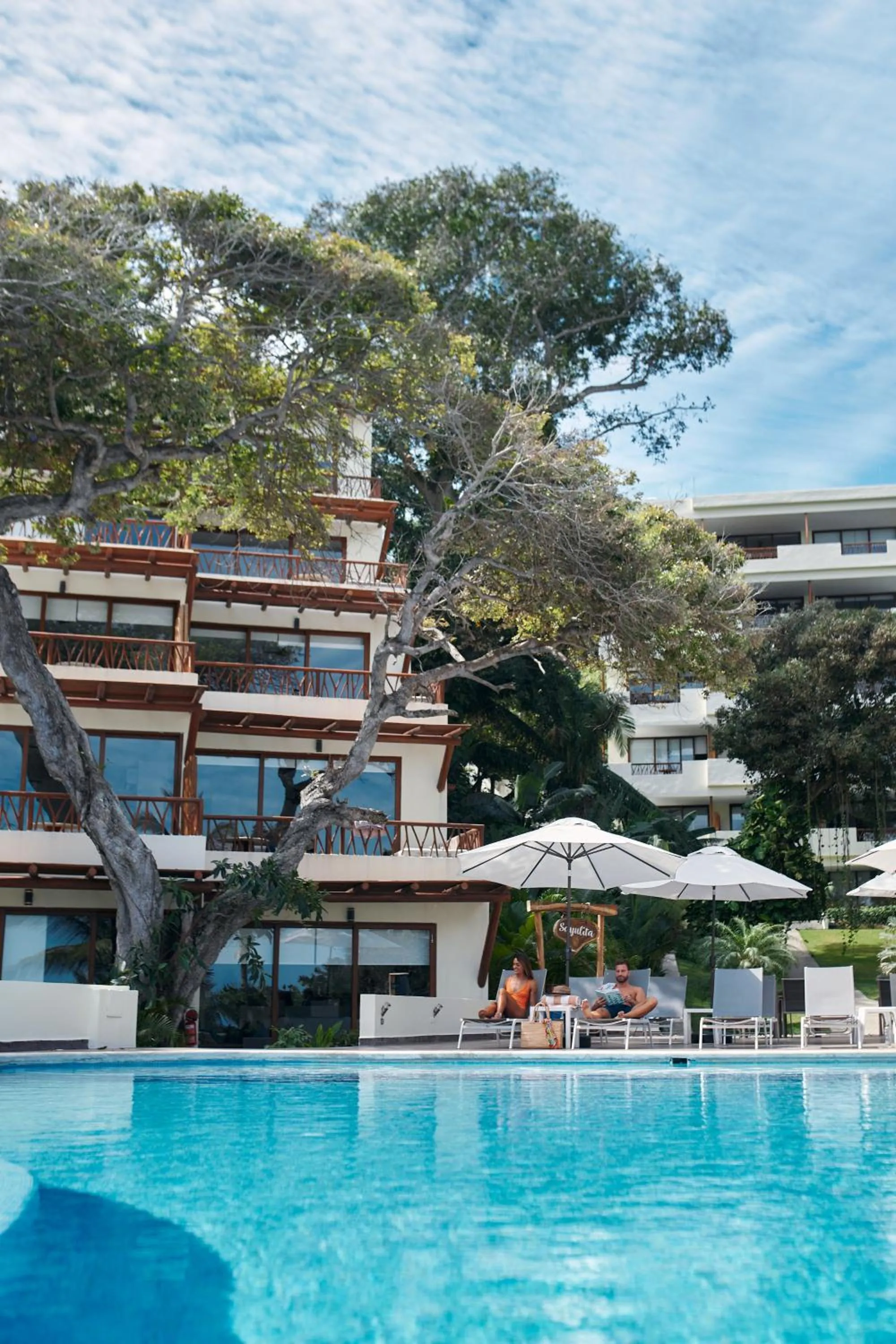 Day in Ysuri Sayulita - Beachfront Hotel