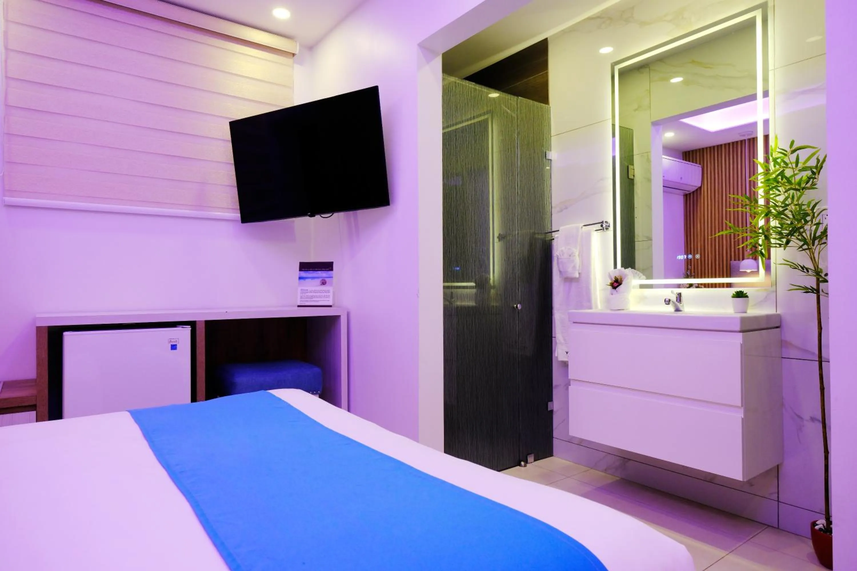 Bed in Victoria City Hotel