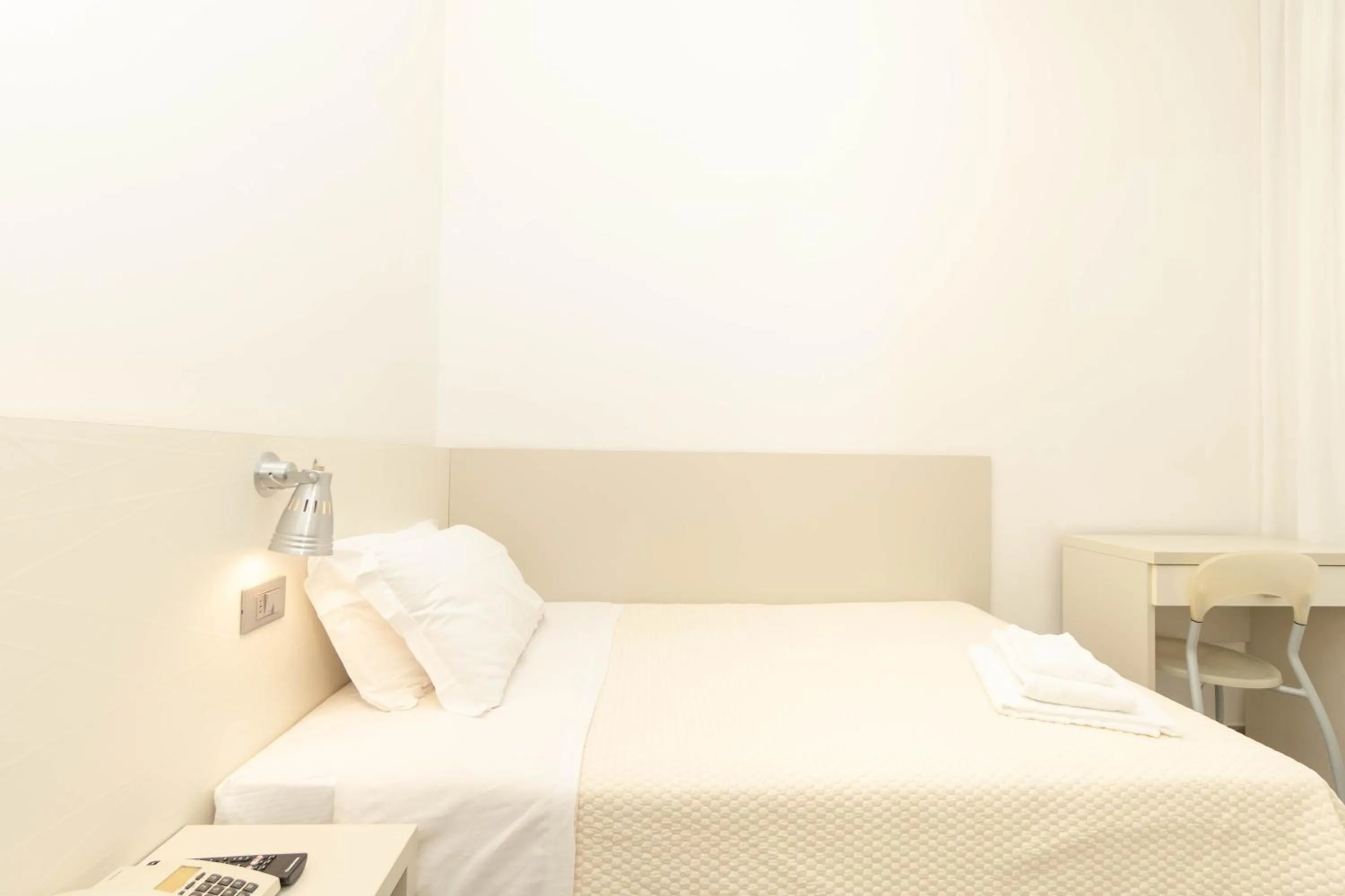 Bedroom, Bed in Hotel Saint Louis