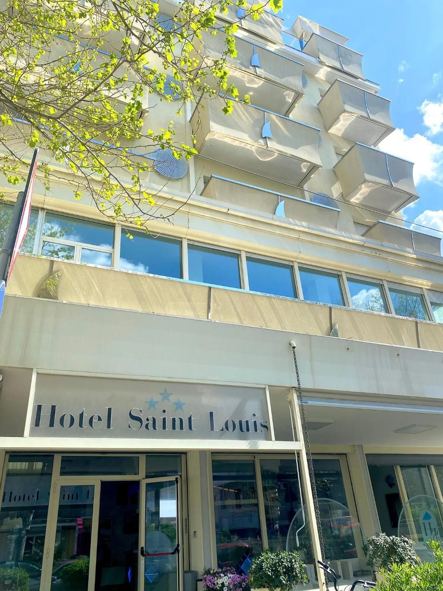 Property building in Hotel Saint Louis