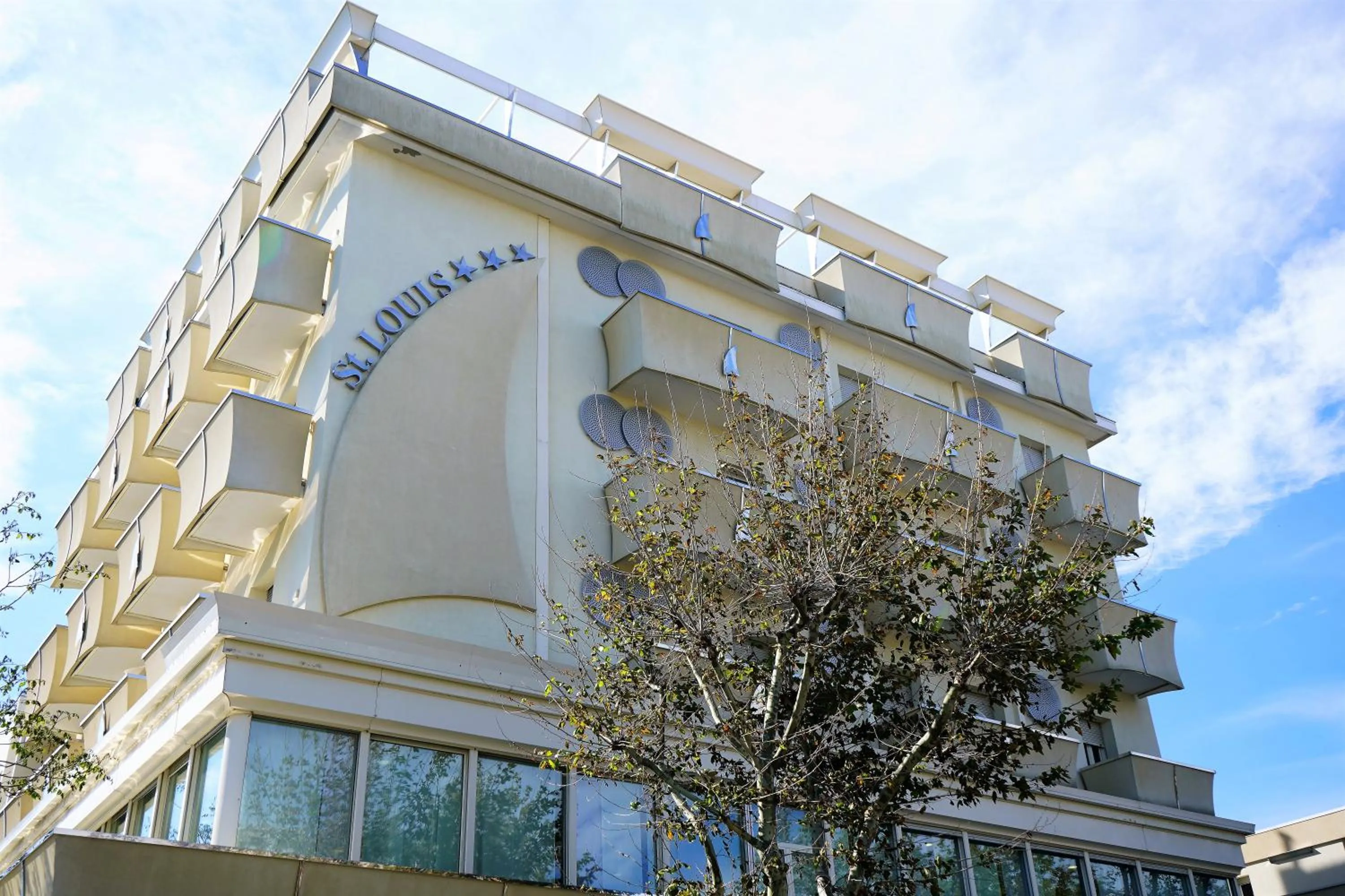 Property building in Hotel Saint Louis