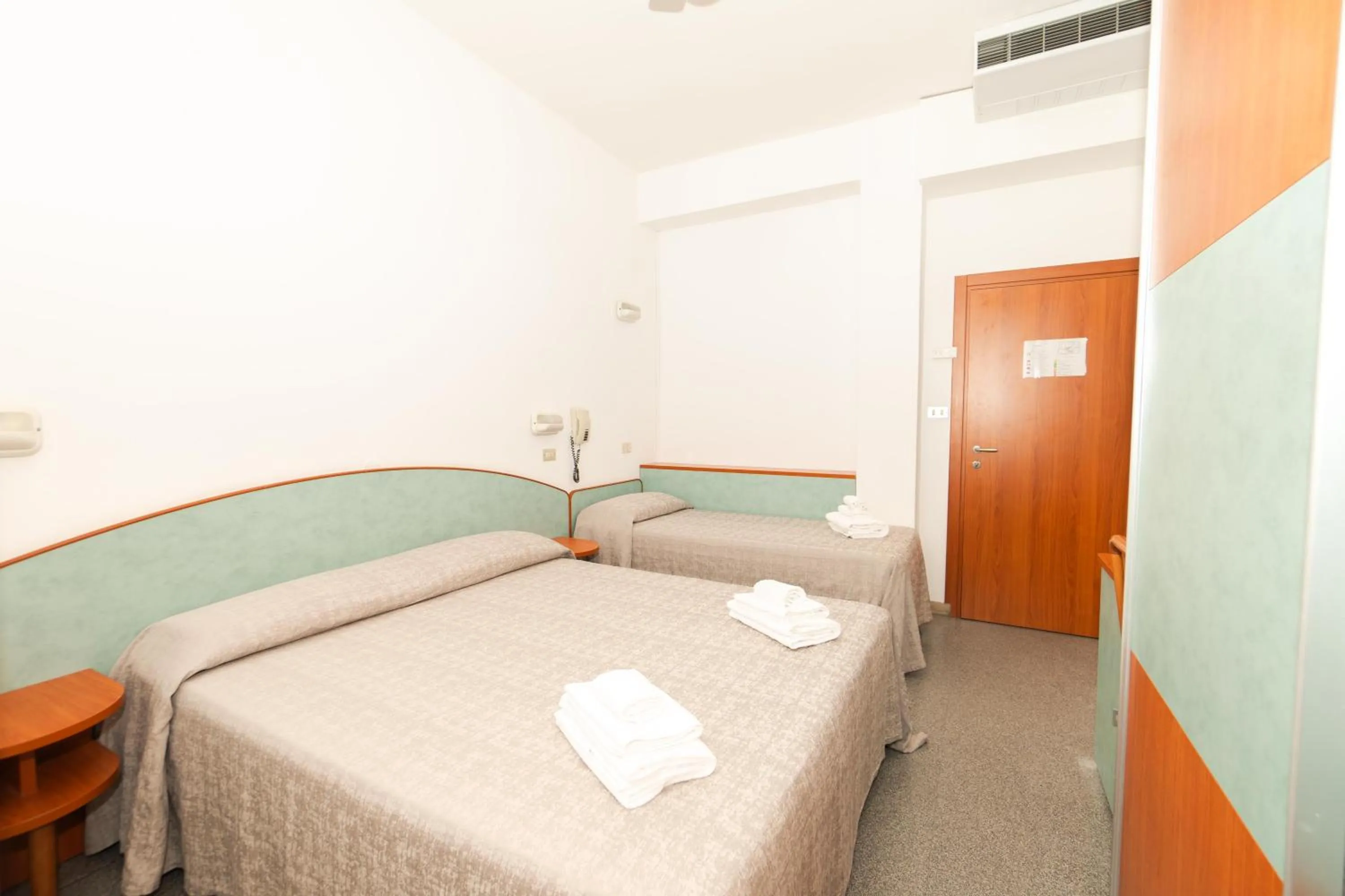 Bedroom, Bed in Hotel Saint Louis