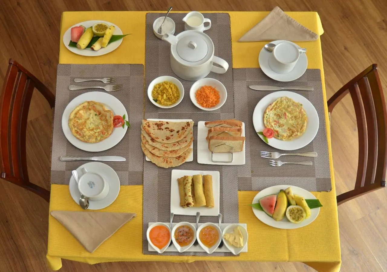 Restaurant/places to eat in Villa 49