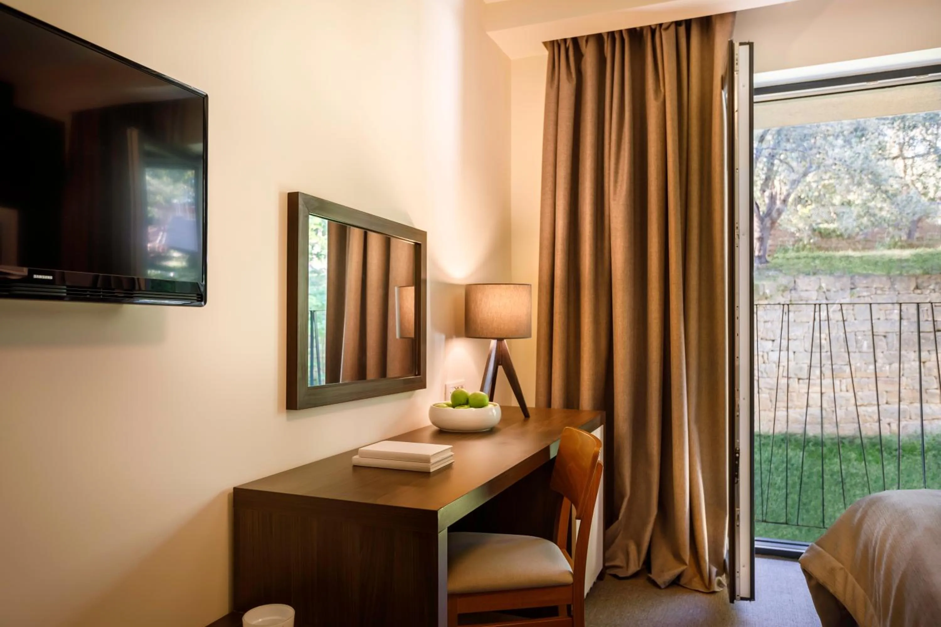 Decorative detail, Bed in Remisens BEL MORETTO - Hotel Metropol Annexe