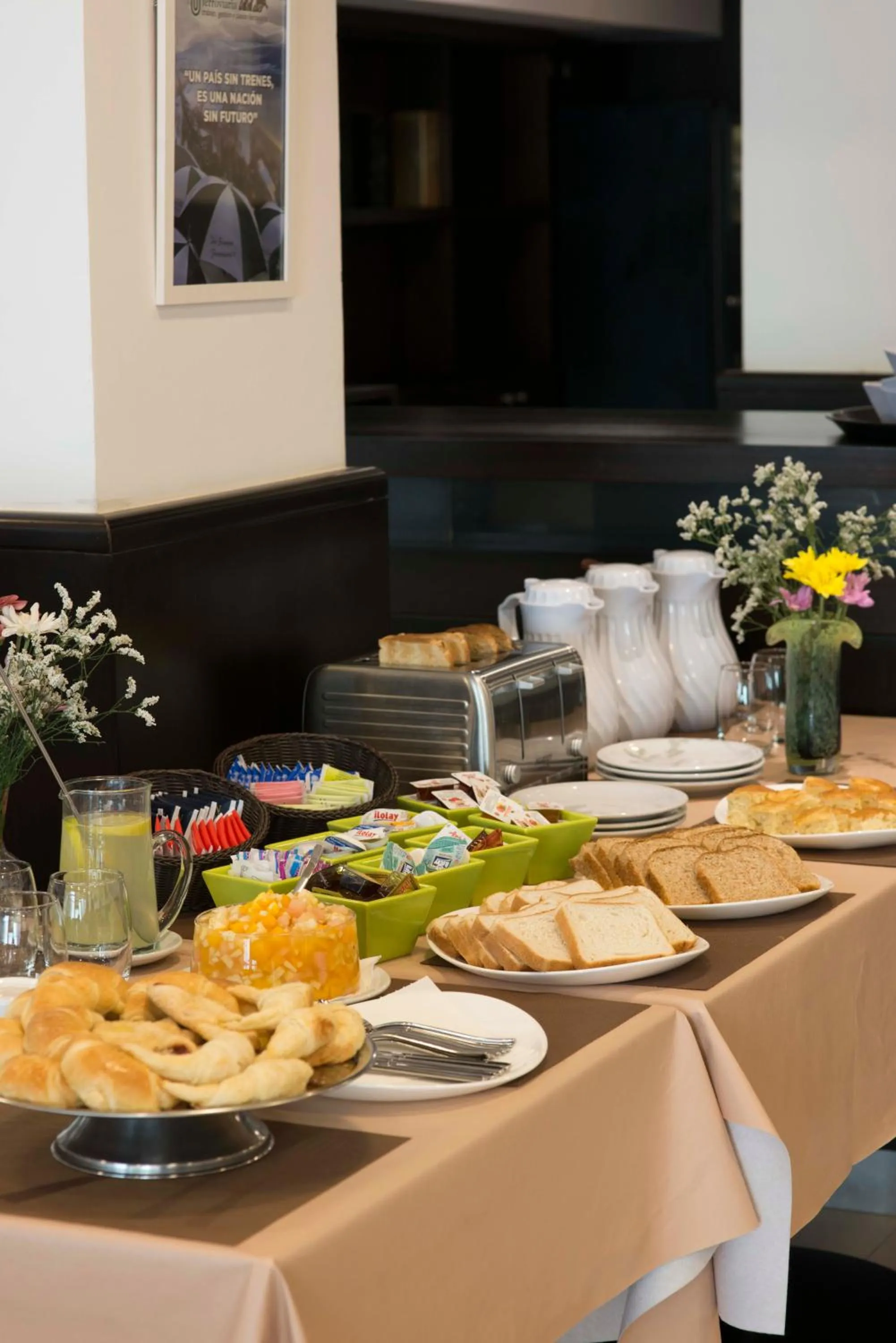 Breakfast in Hotel 6 de Octubre