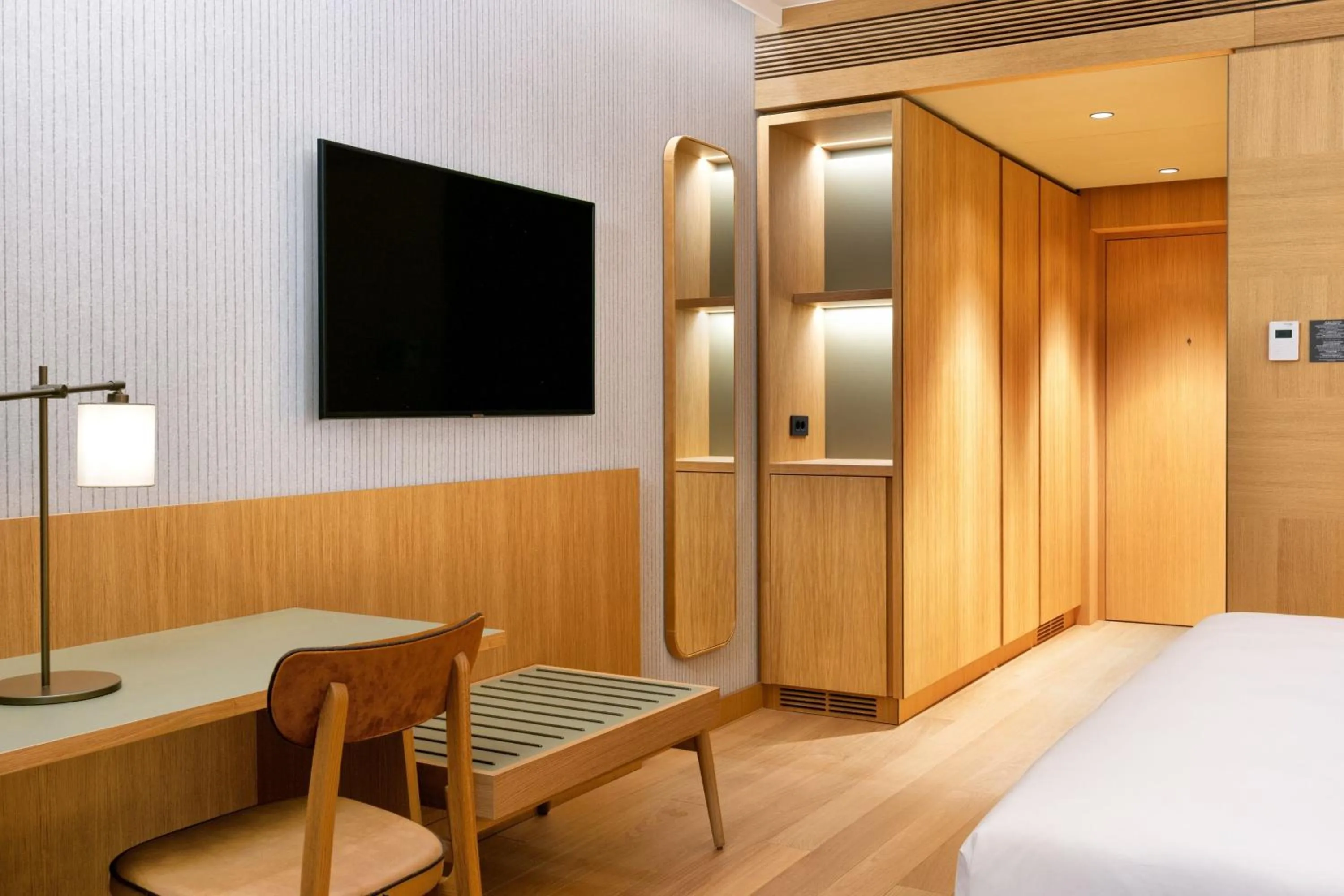 Photo of the whole room, Bed in Four Points by Sheraton Ljubljana Mons