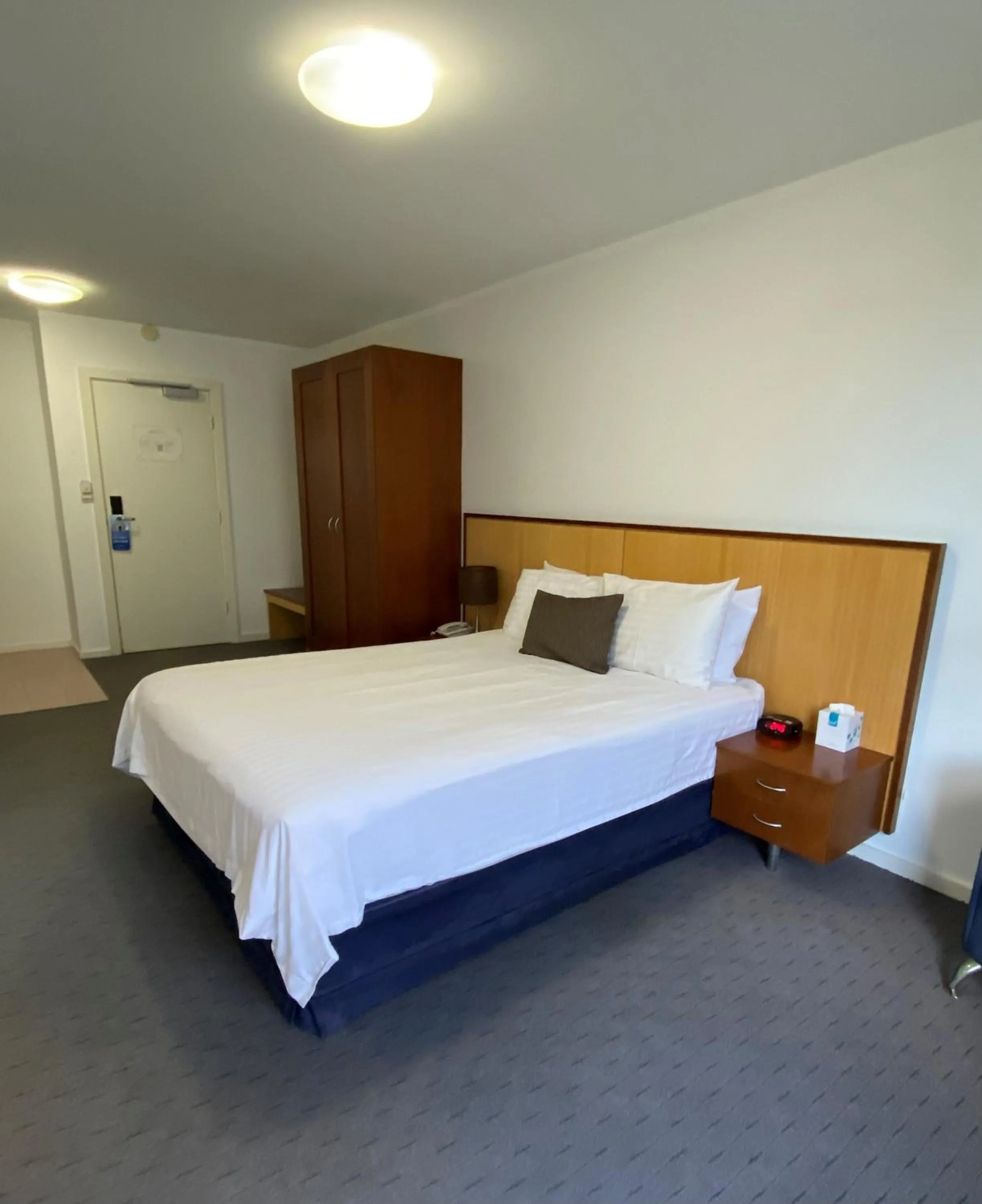 Bedroom, Bed in Ocean Beach Hotel