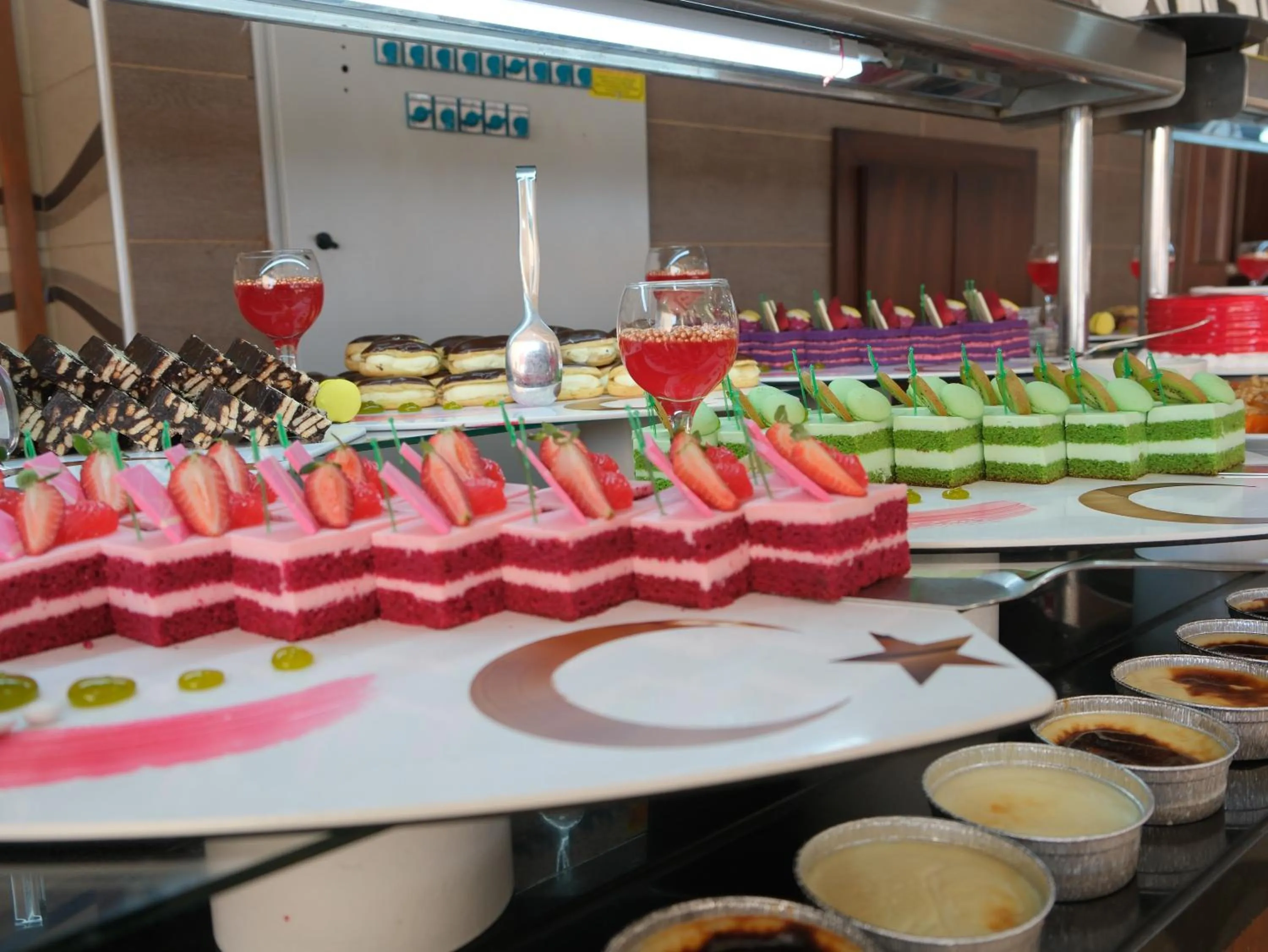 Restaurant/places to eat in White Gold Hotel & Spa