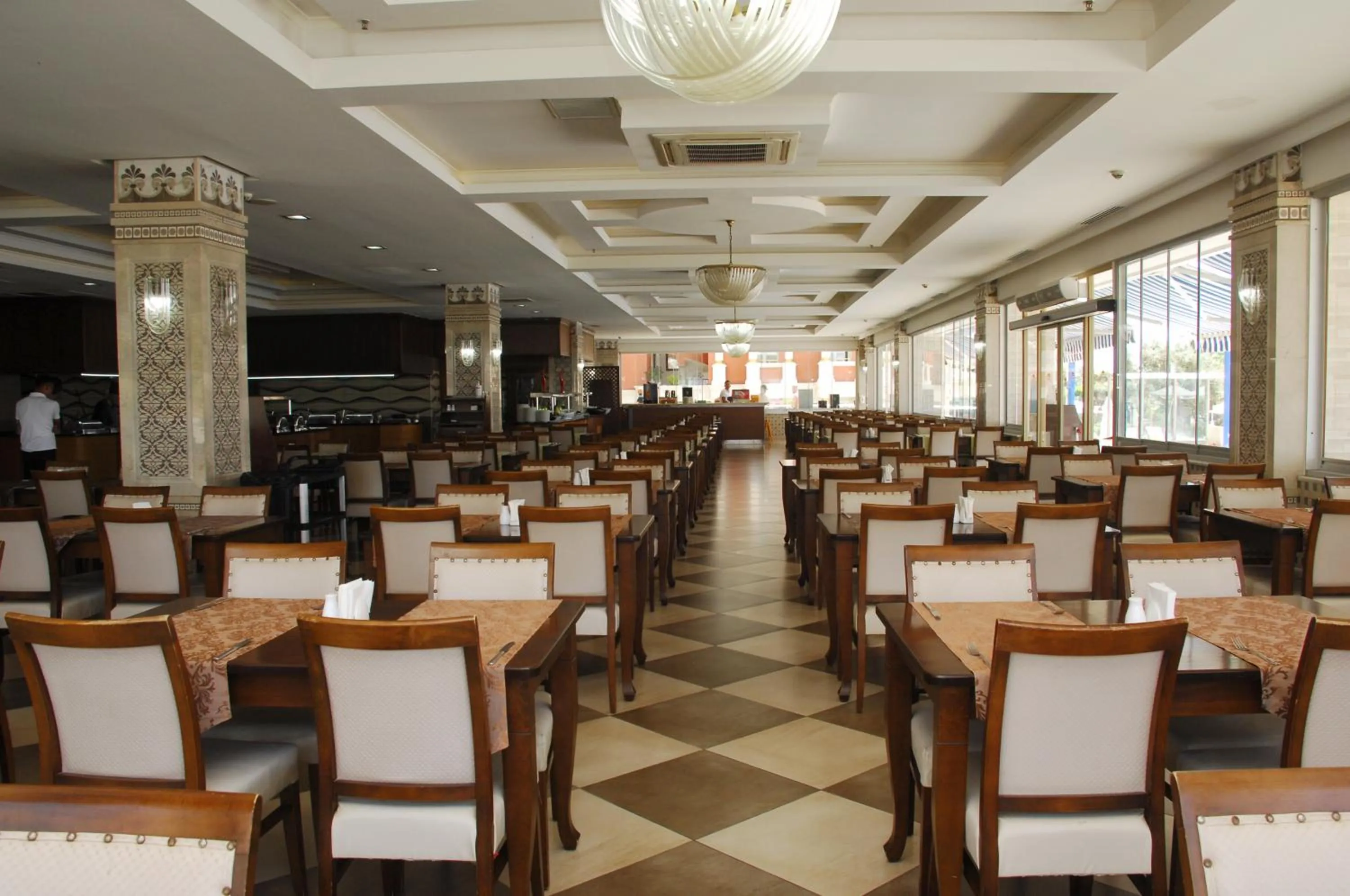 Restaurant/places to eat in White Gold Hotel & Spa