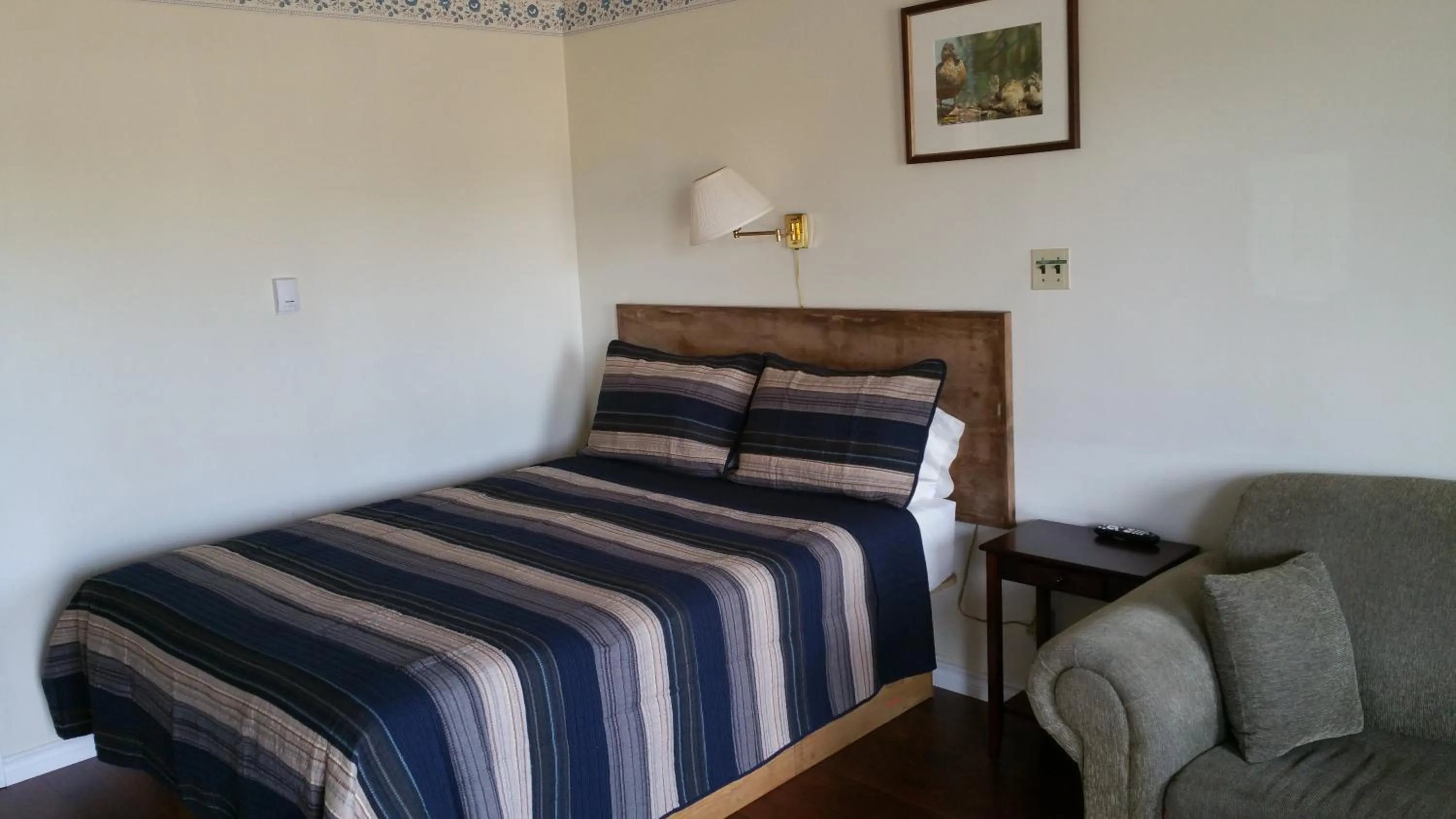 Photo of the whole room, Bed in Sackville Inn