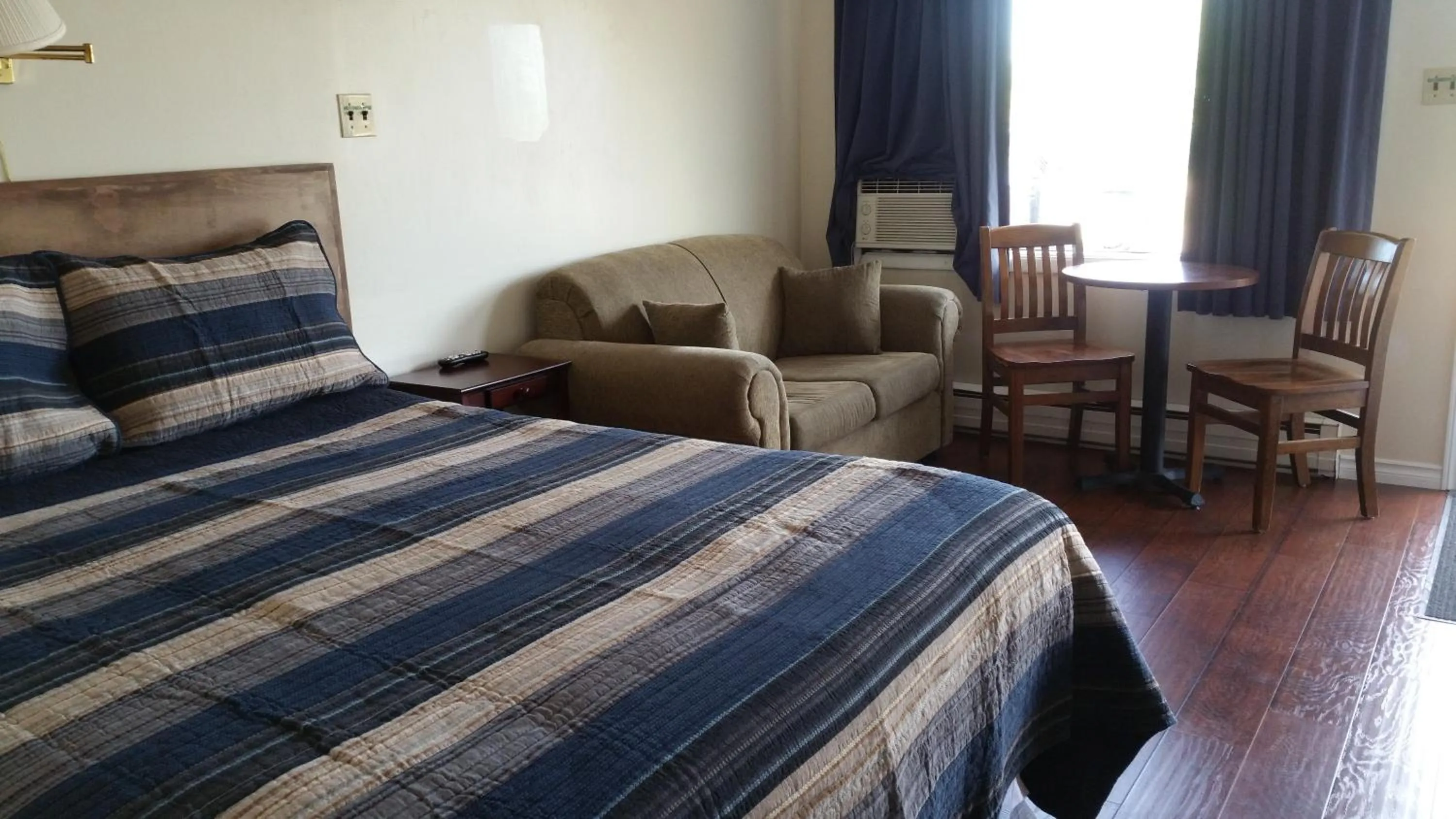 Bed in Sackville Inn