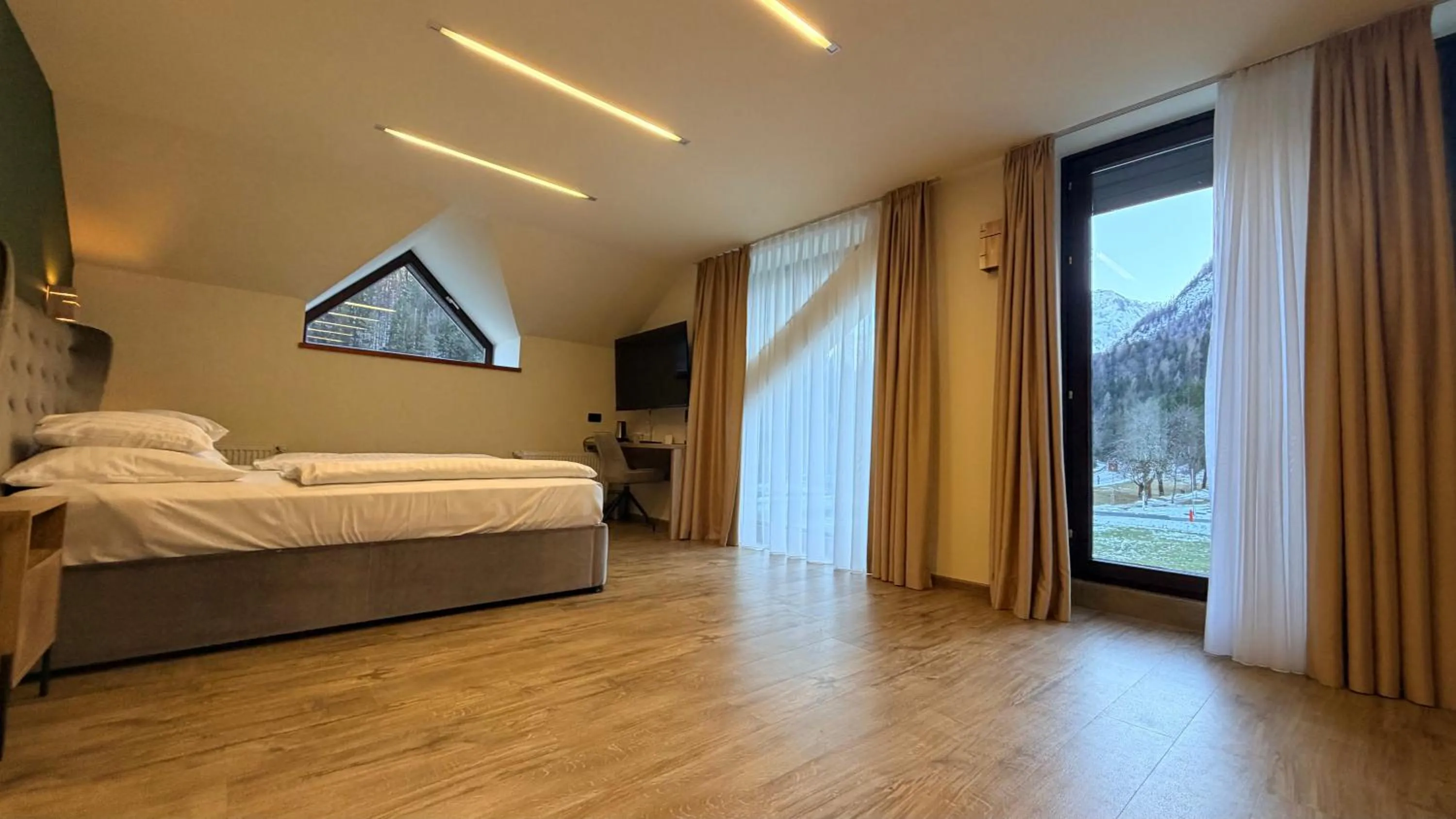 Bedroom, Bed in Hotel Kranjska Gora