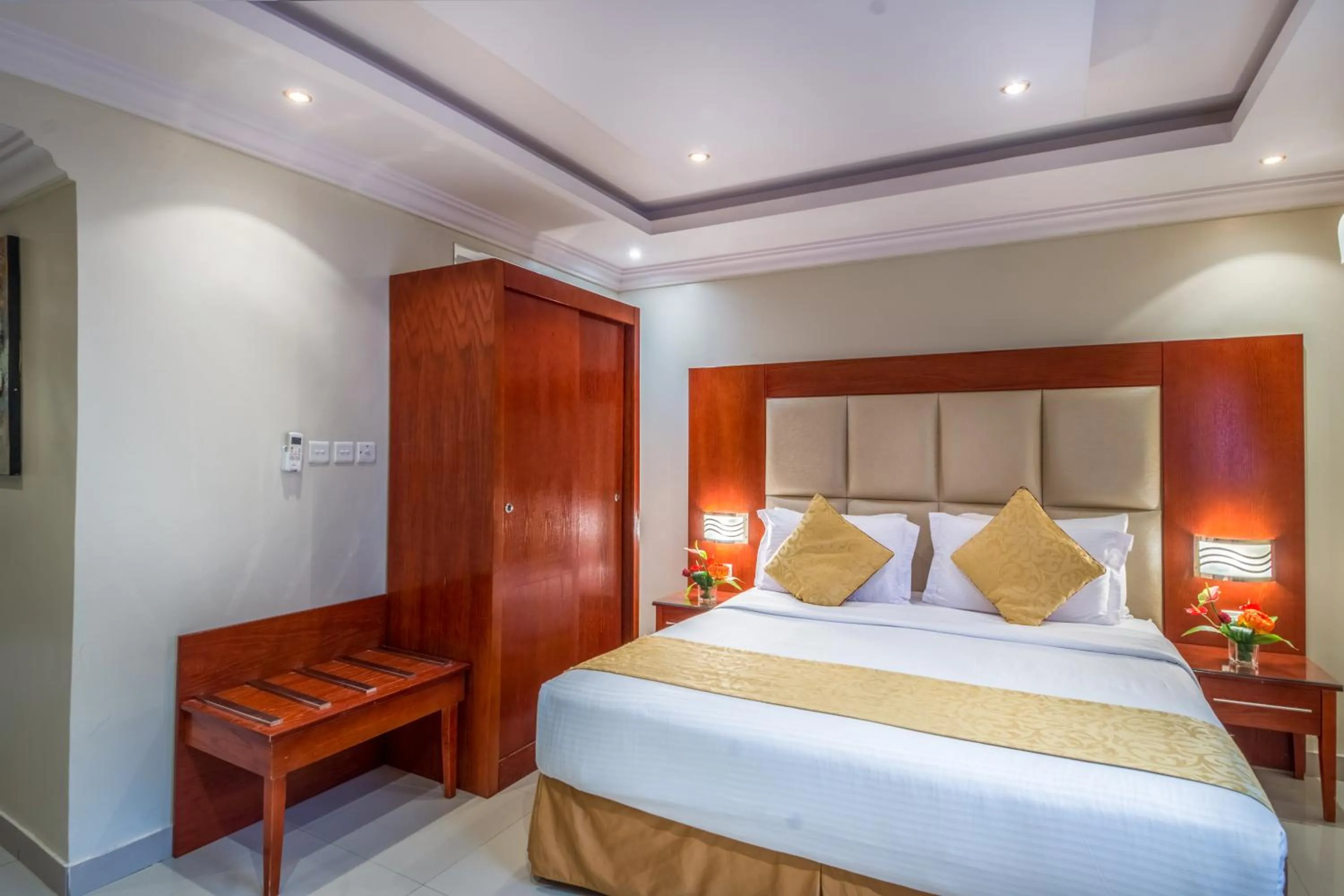 Photo of the whole room, Bed in Al Muhaidb Residence Khorais