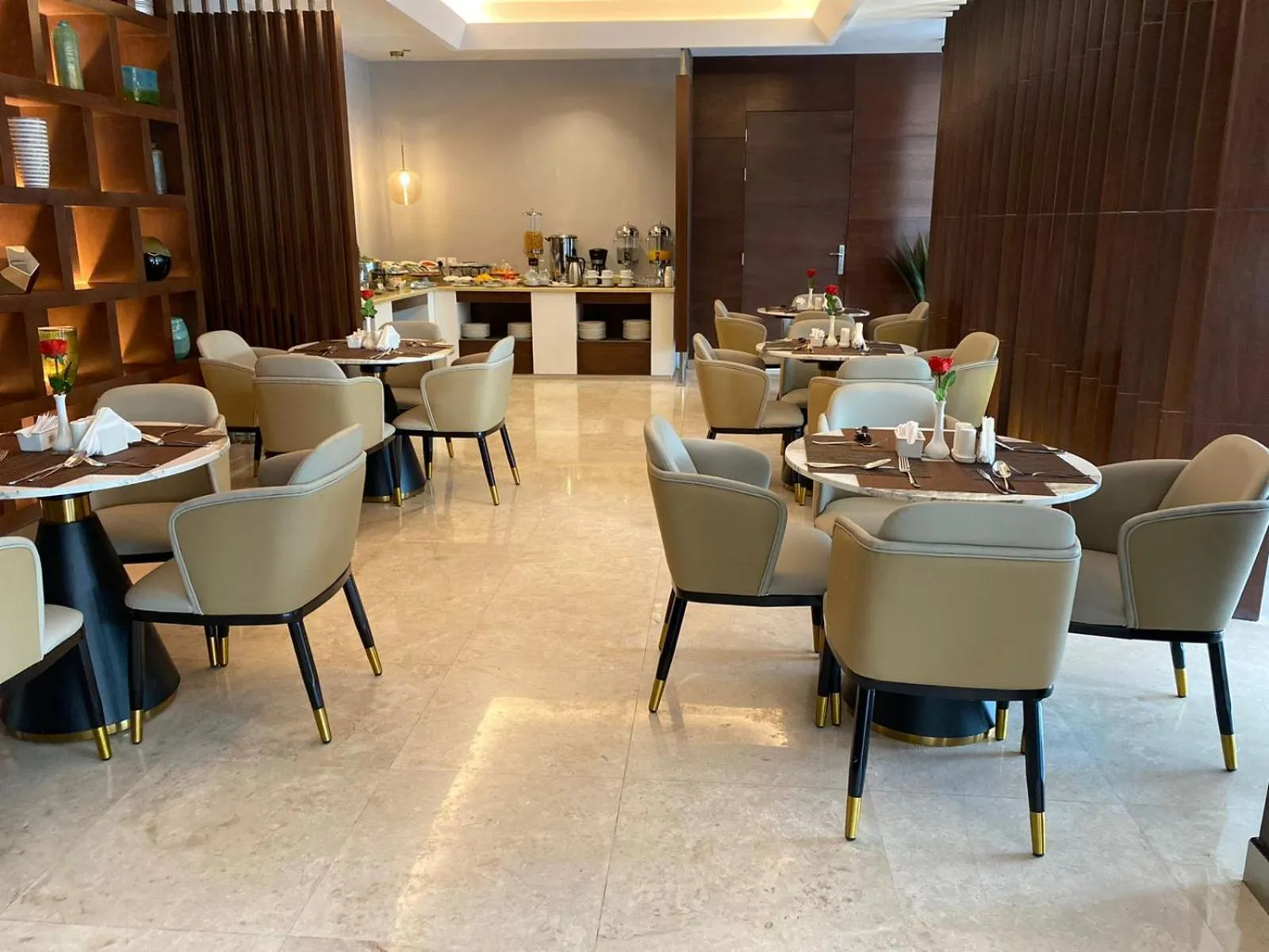 Restaurant/places to eat in Al Muhaidb Residence Khorais