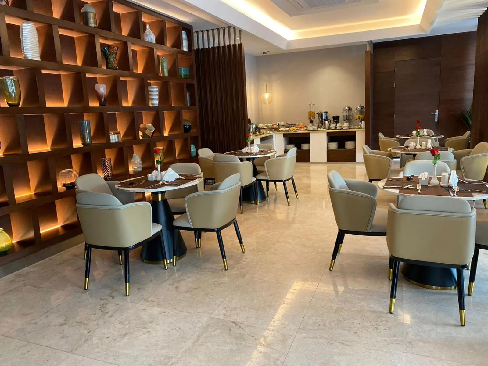 Restaurant/places to eat in Al Muhaidb Residence Khorais