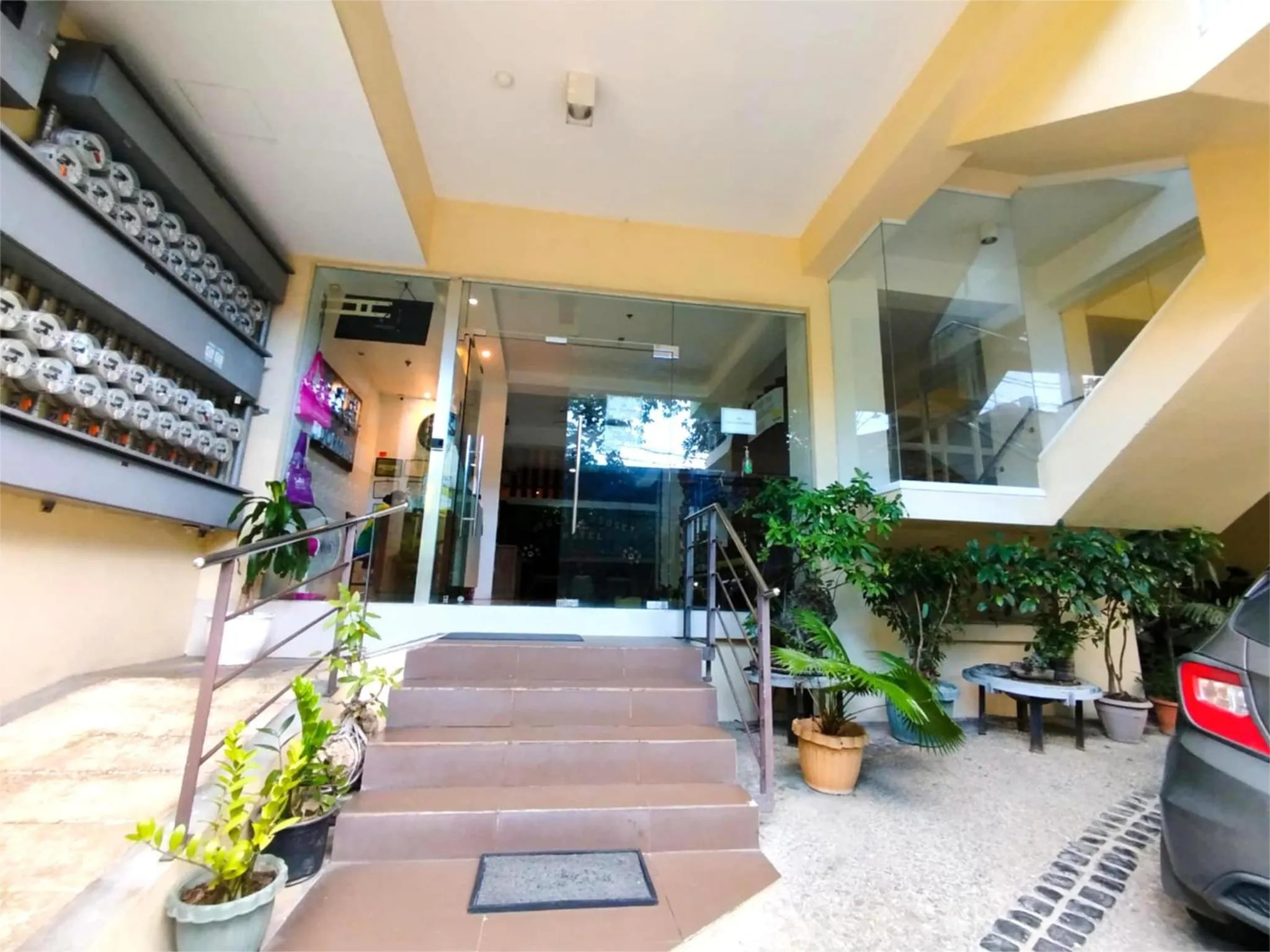 Facade/entrance in Sulit Budget Hotel VMapa