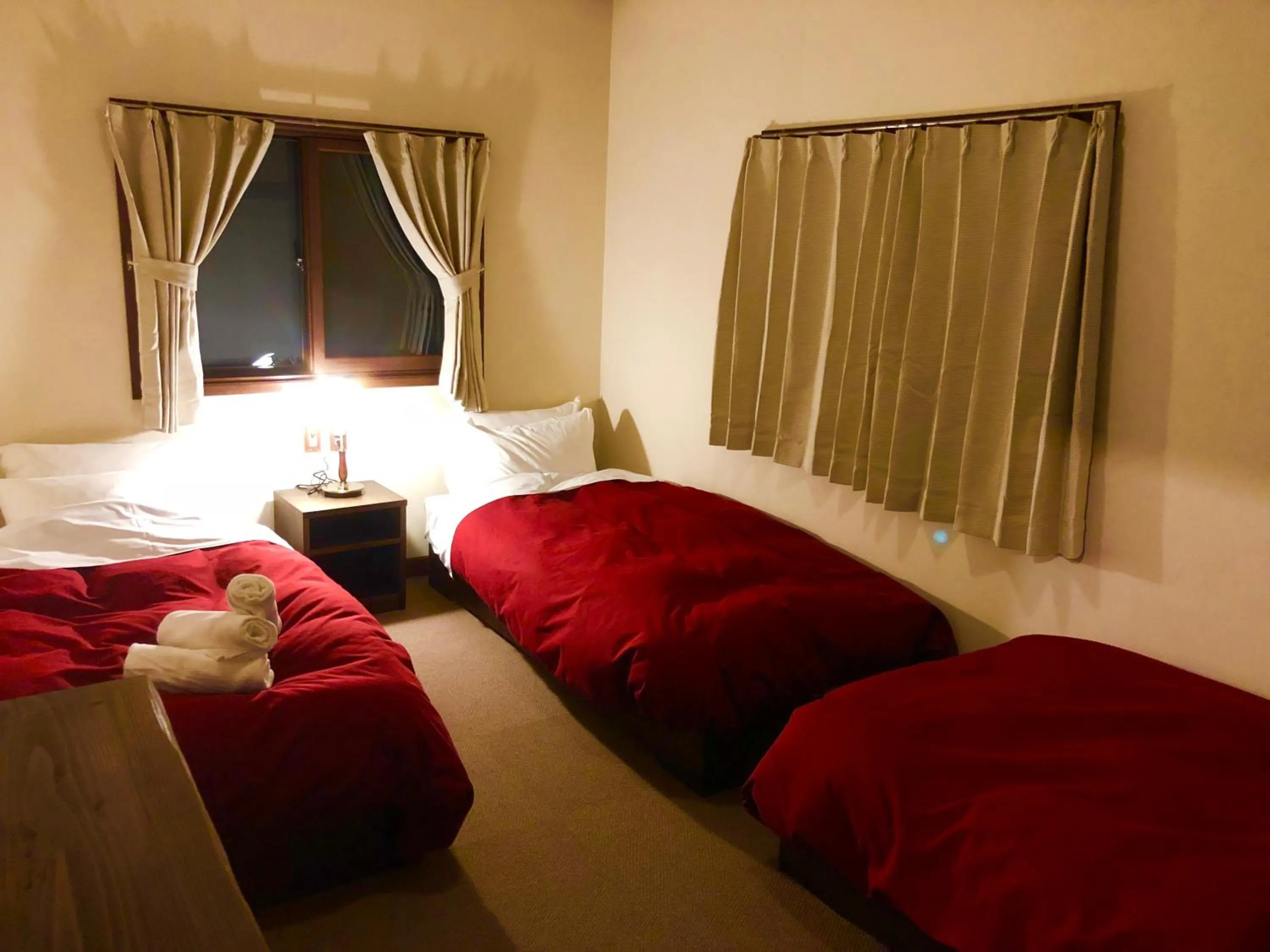 Photo of the whole room, Bed in The Guest House Japan Hakuba