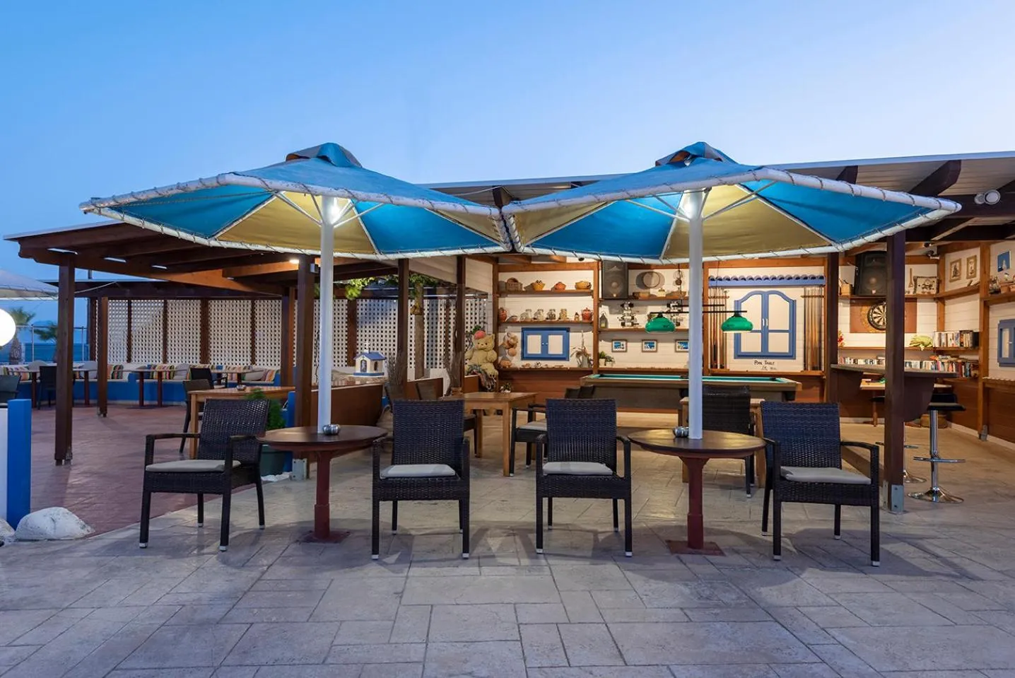 Restaurant/places to eat in Mammis Beach Hotel