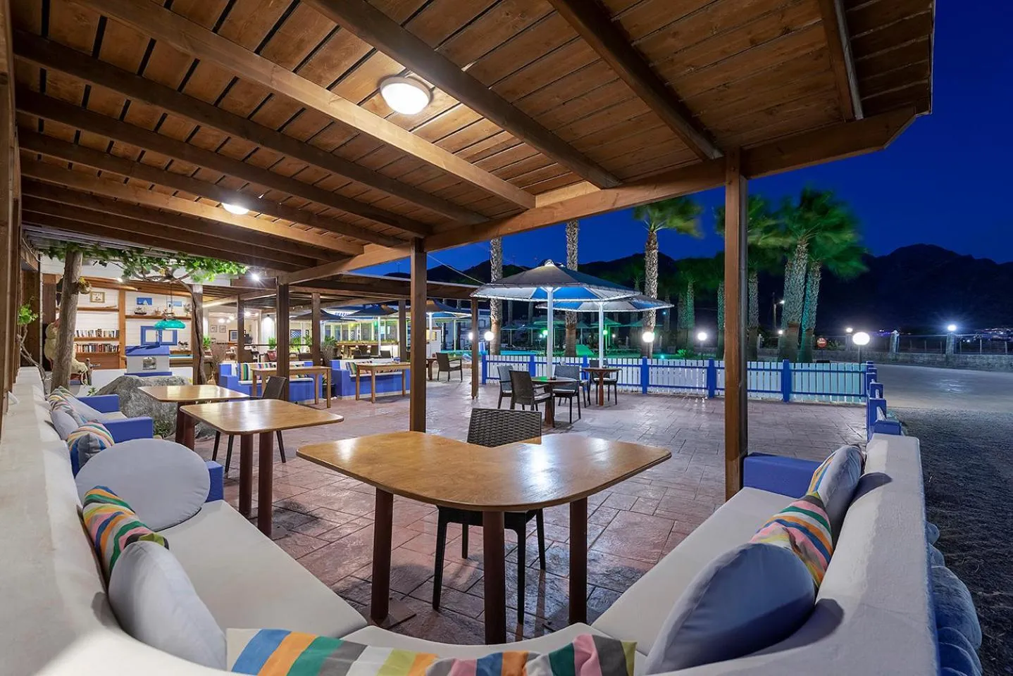 Restaurant/places to eat in Mammis Beach Hotel