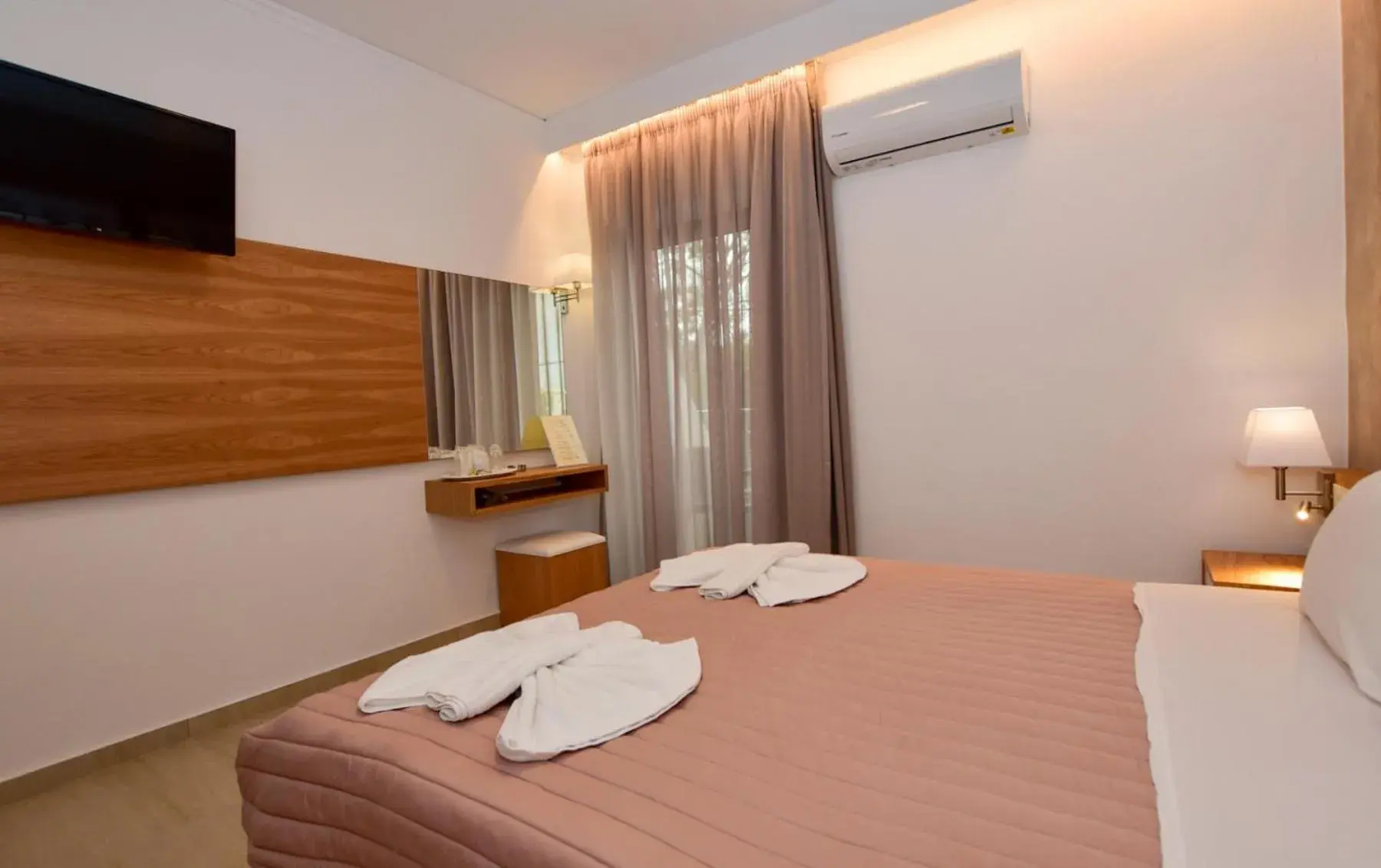 Superior Twin Room in Hotel Aghas Paleochora Superior Twin Room in Hotel Aghas Paleochora