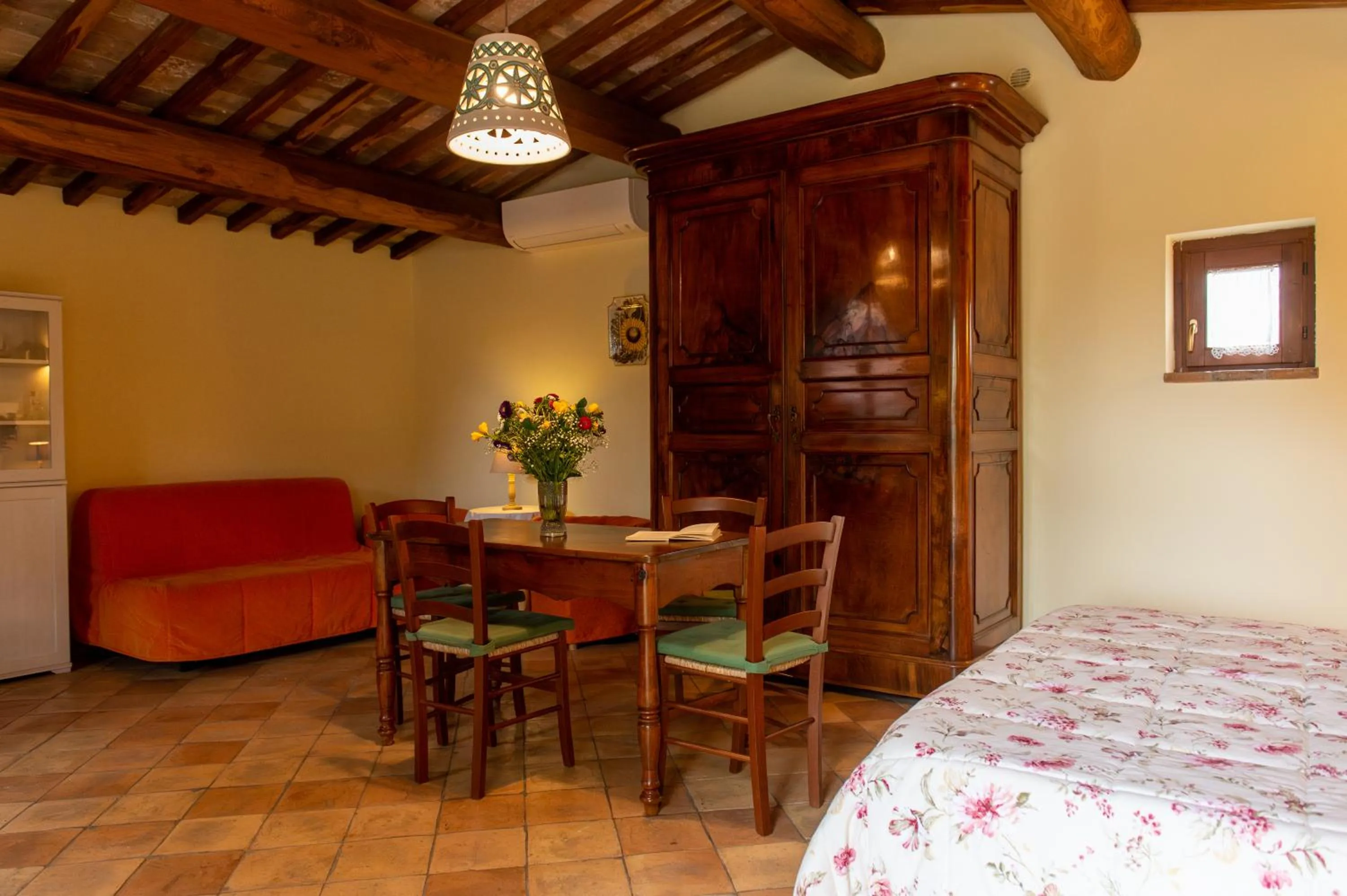 Photo of the whole room, Bed in Podere Sette Piagge