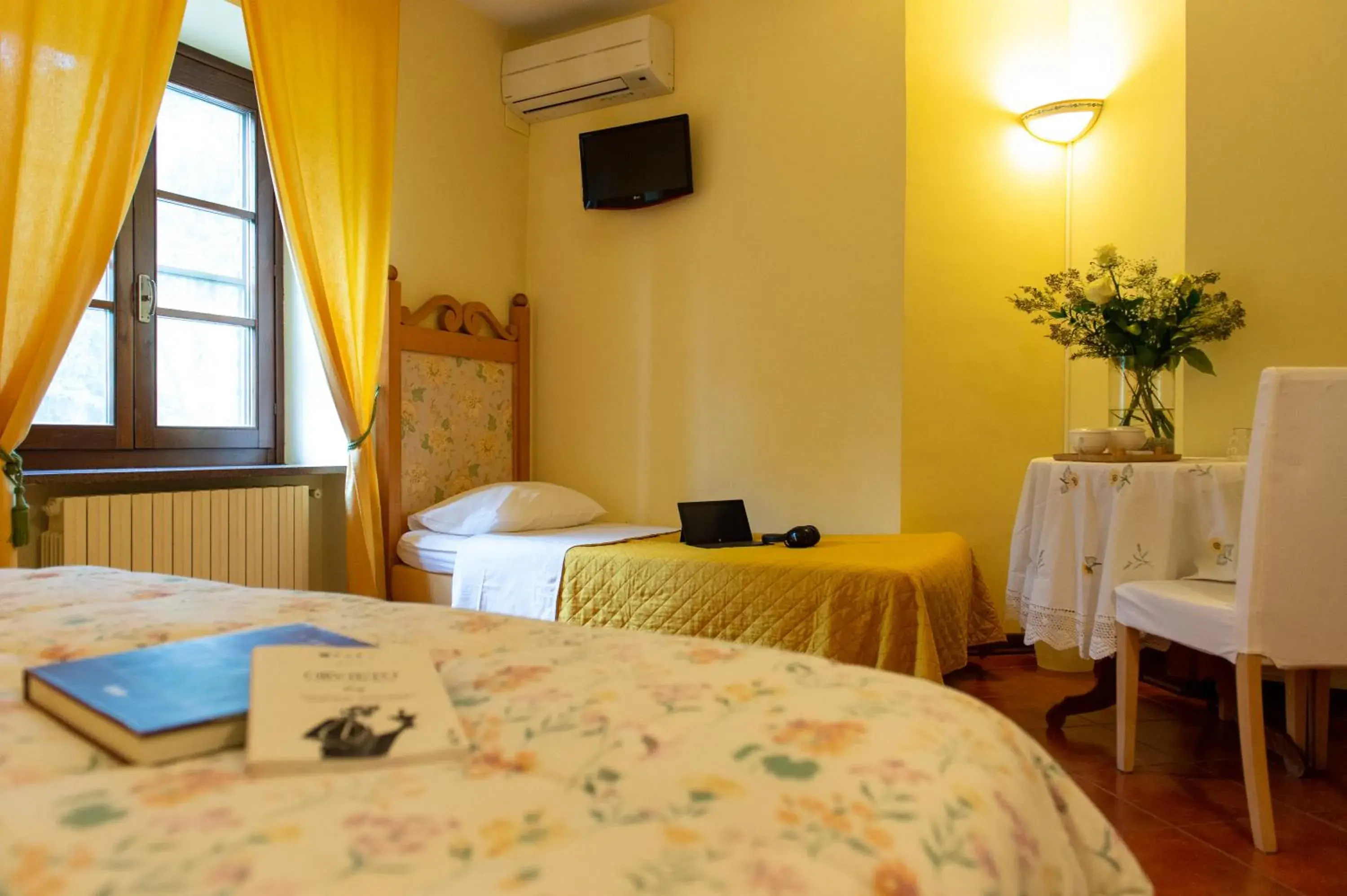 Triple Room with Private Bathroom in Podere Sette Piagge Triple Room with Private Bathroom in Podere Sette Piagge