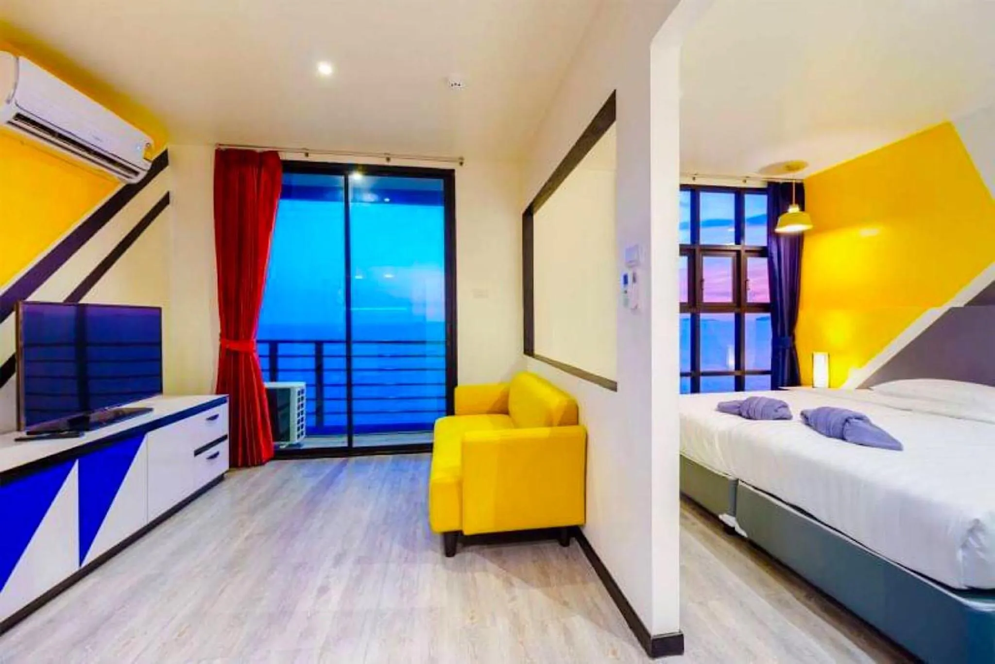 Photo of the whole room, Bed in Play Phala Beach Rayong