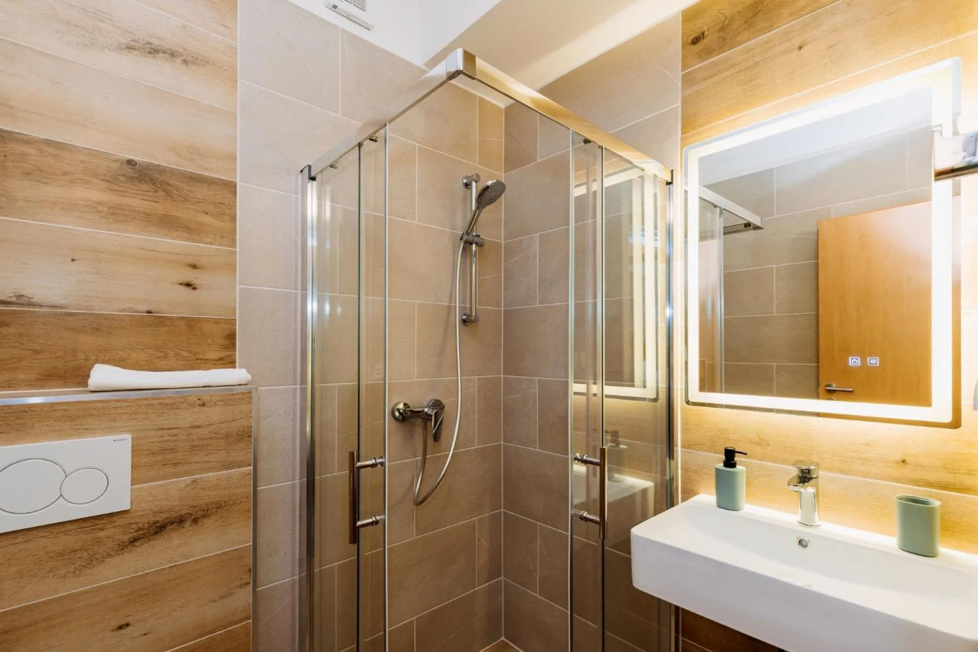 Shower in Hotel Marttel