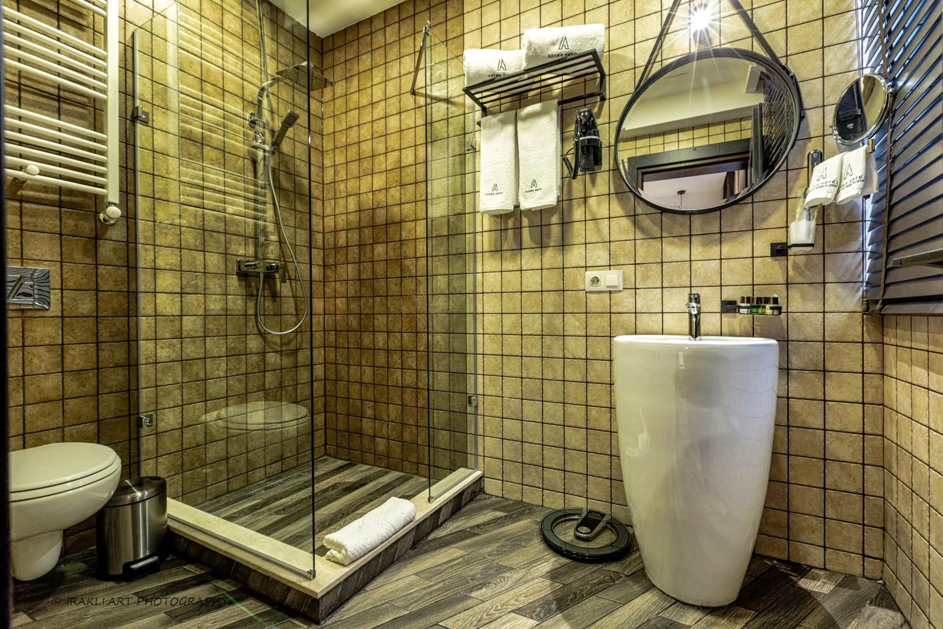 Shower in Hotel Adamo