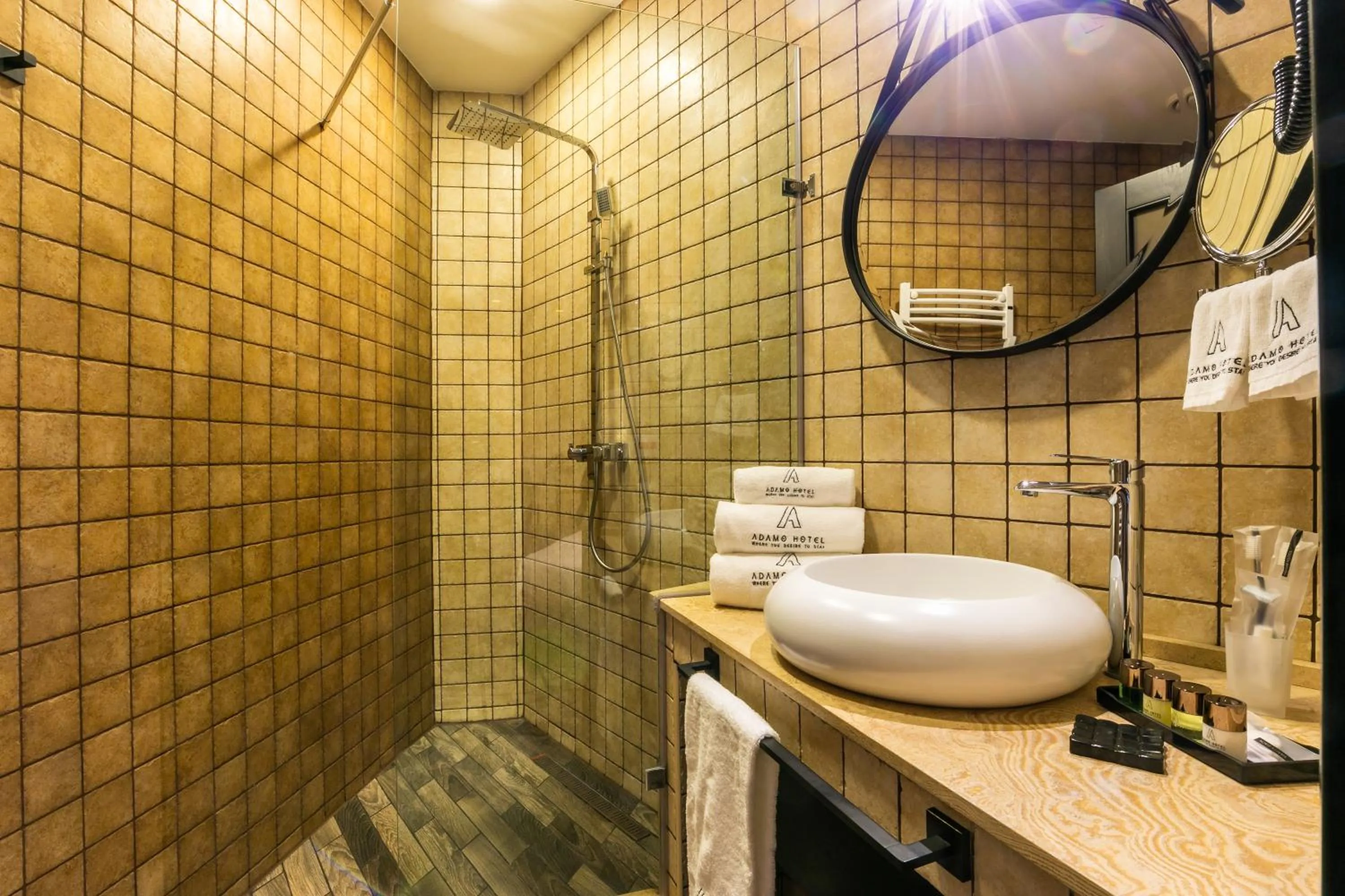 Shower in Hotel Adamo