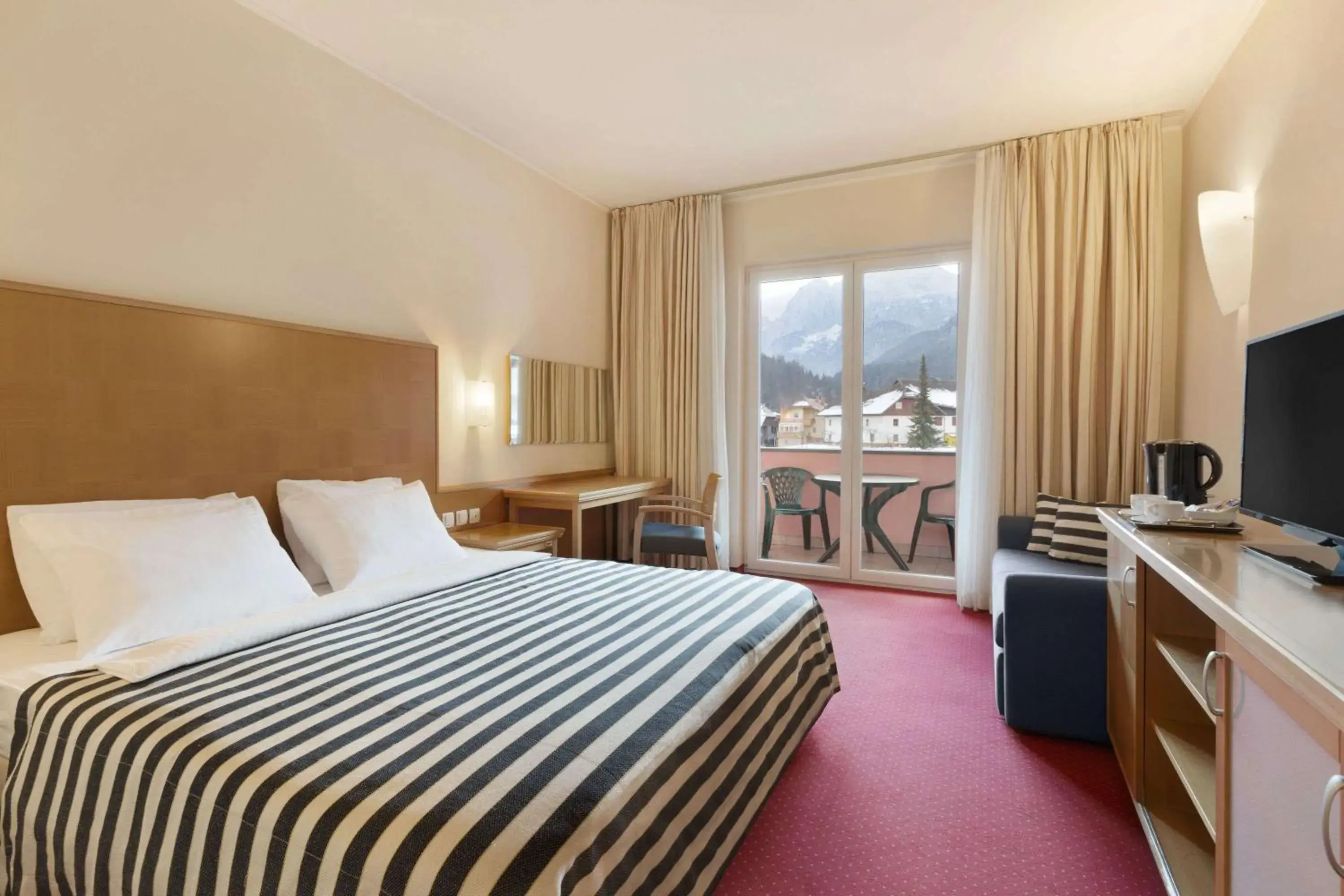 Superior Room with One King Bed Or Two Twin Beds - Non-Smoking in Ramada Hotel & Suites Kranjska Gora Superior Room with One King Bed Or Two Twin Beds - Non-Smoking in Ramada Hotel & Suites Kranjska Gora
