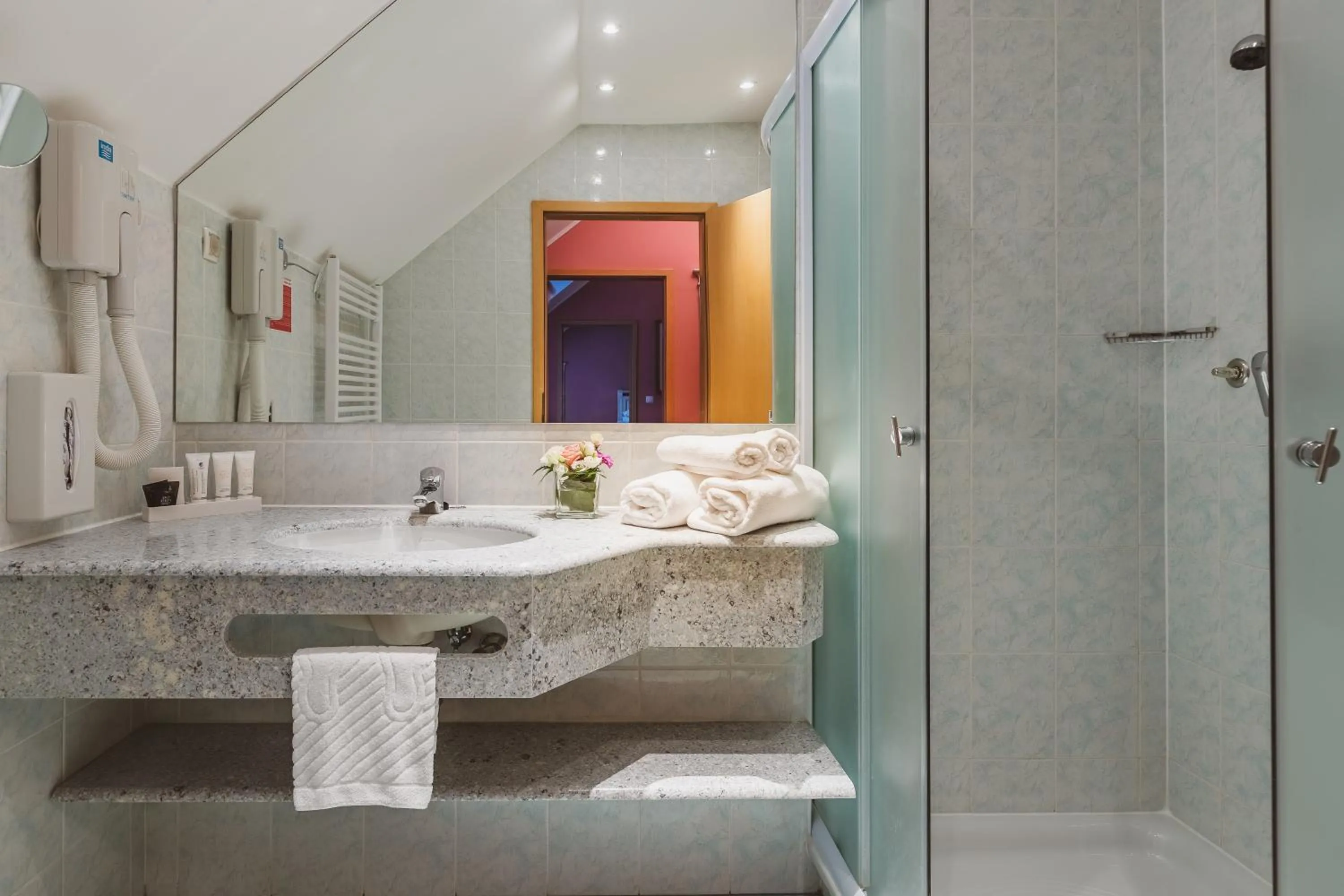 Bathroom, Bed in Ramada Hotel & Suites Kranjska Gora