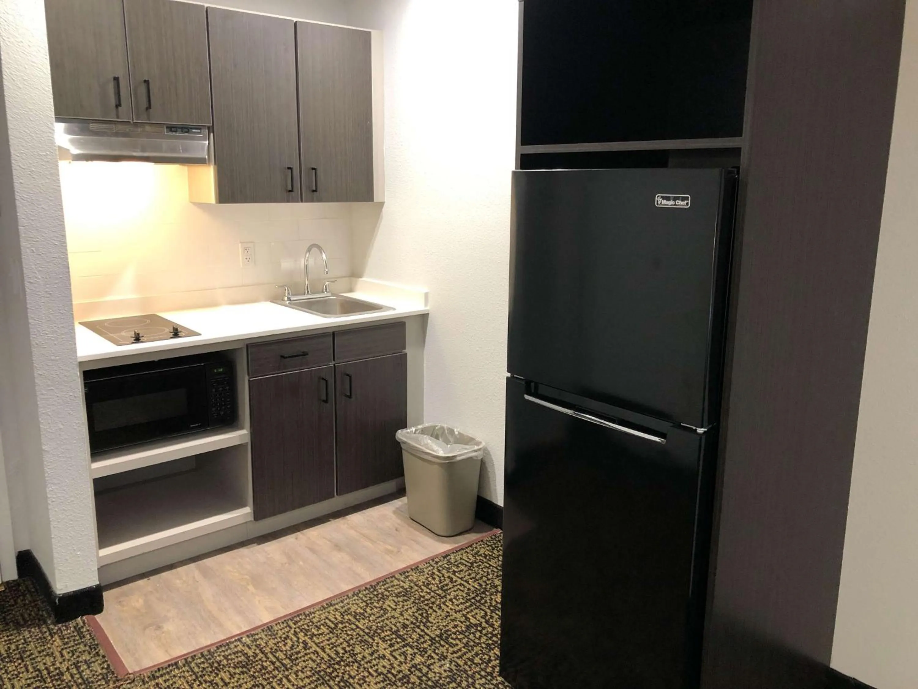 Kitchen or kitchenette in Studio 6 Killeen TX